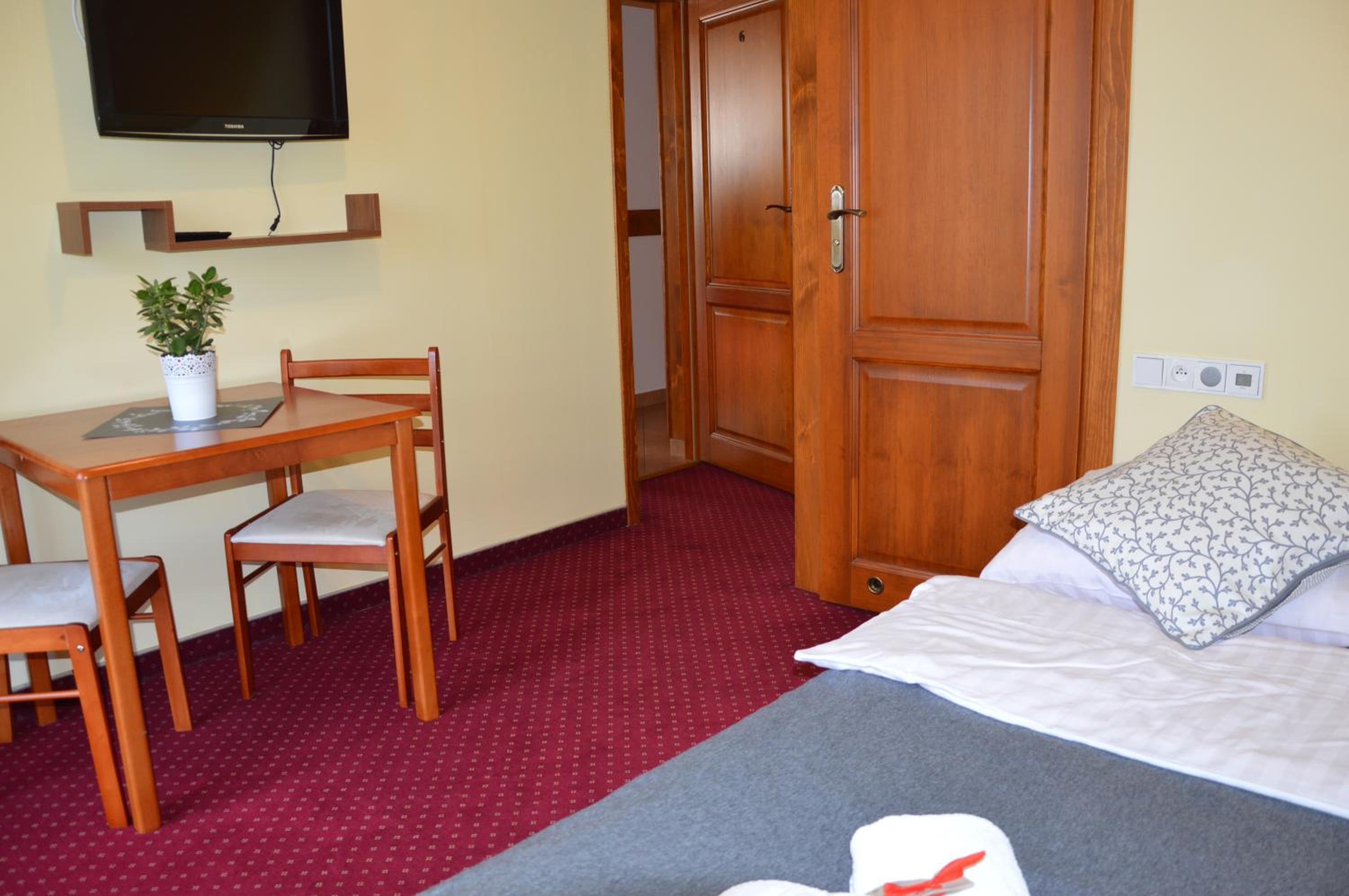 Double Room - Photo 6