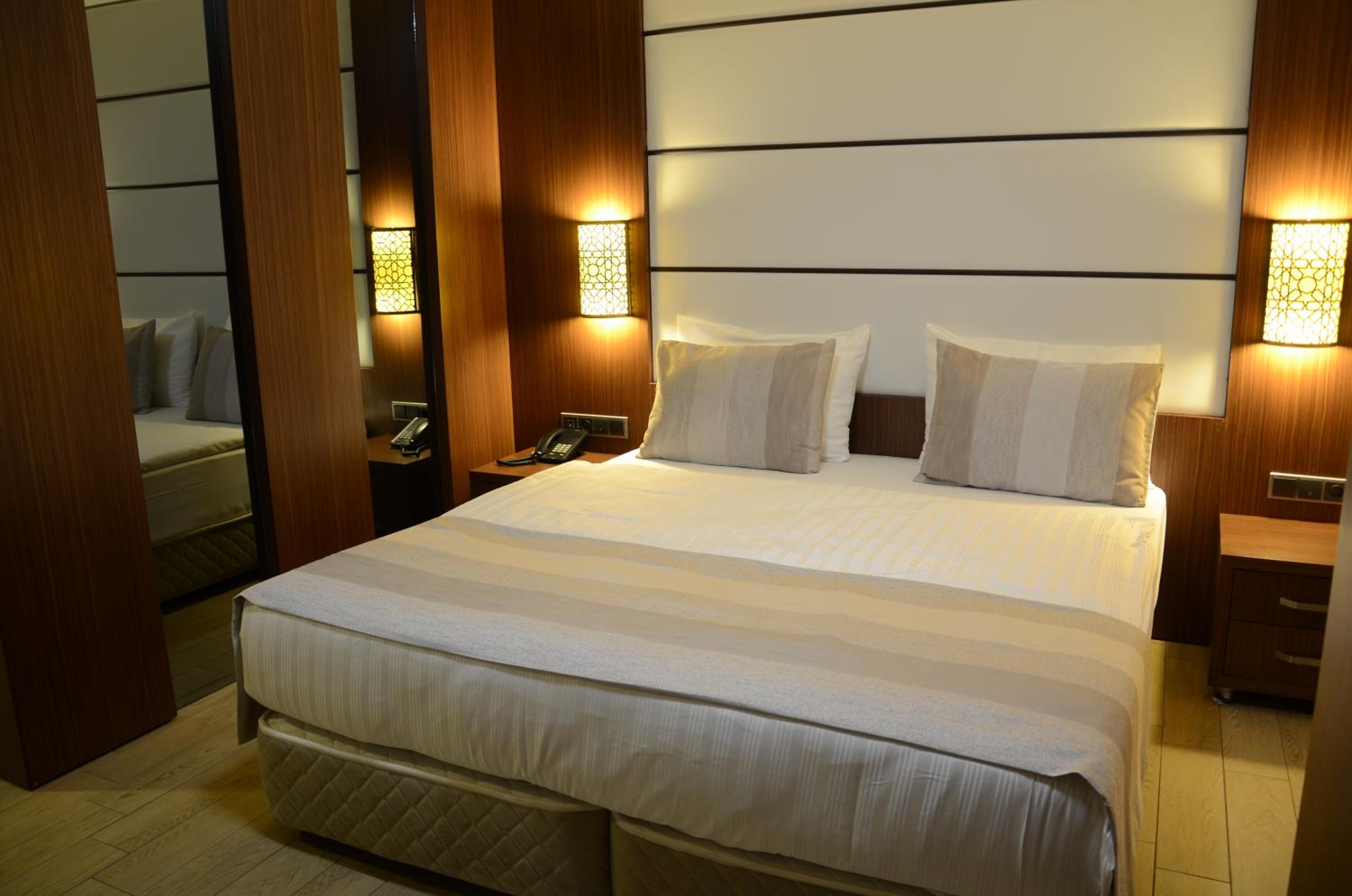 Budget Double Room photo 3