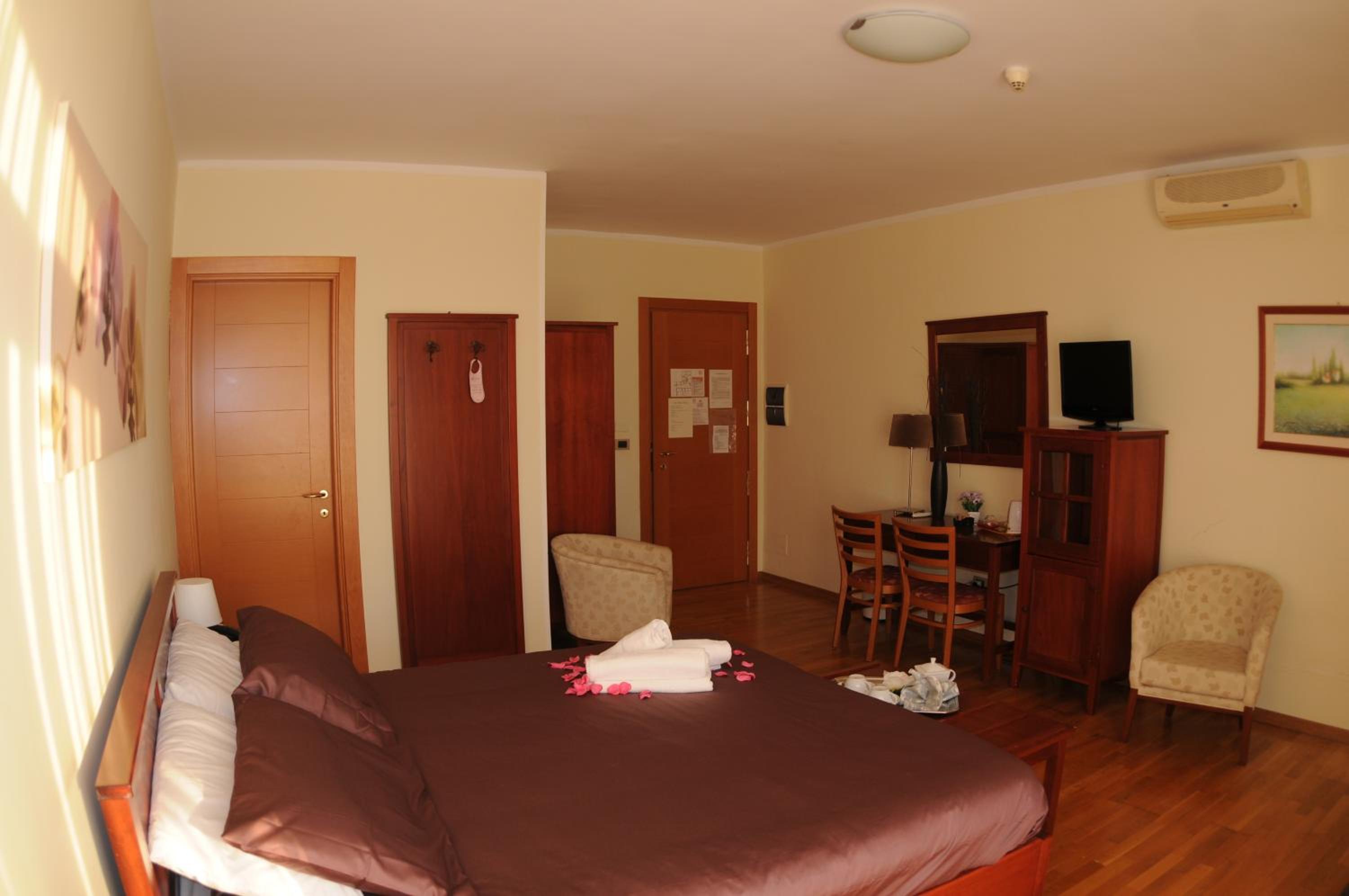 Triple Room - Photo 2