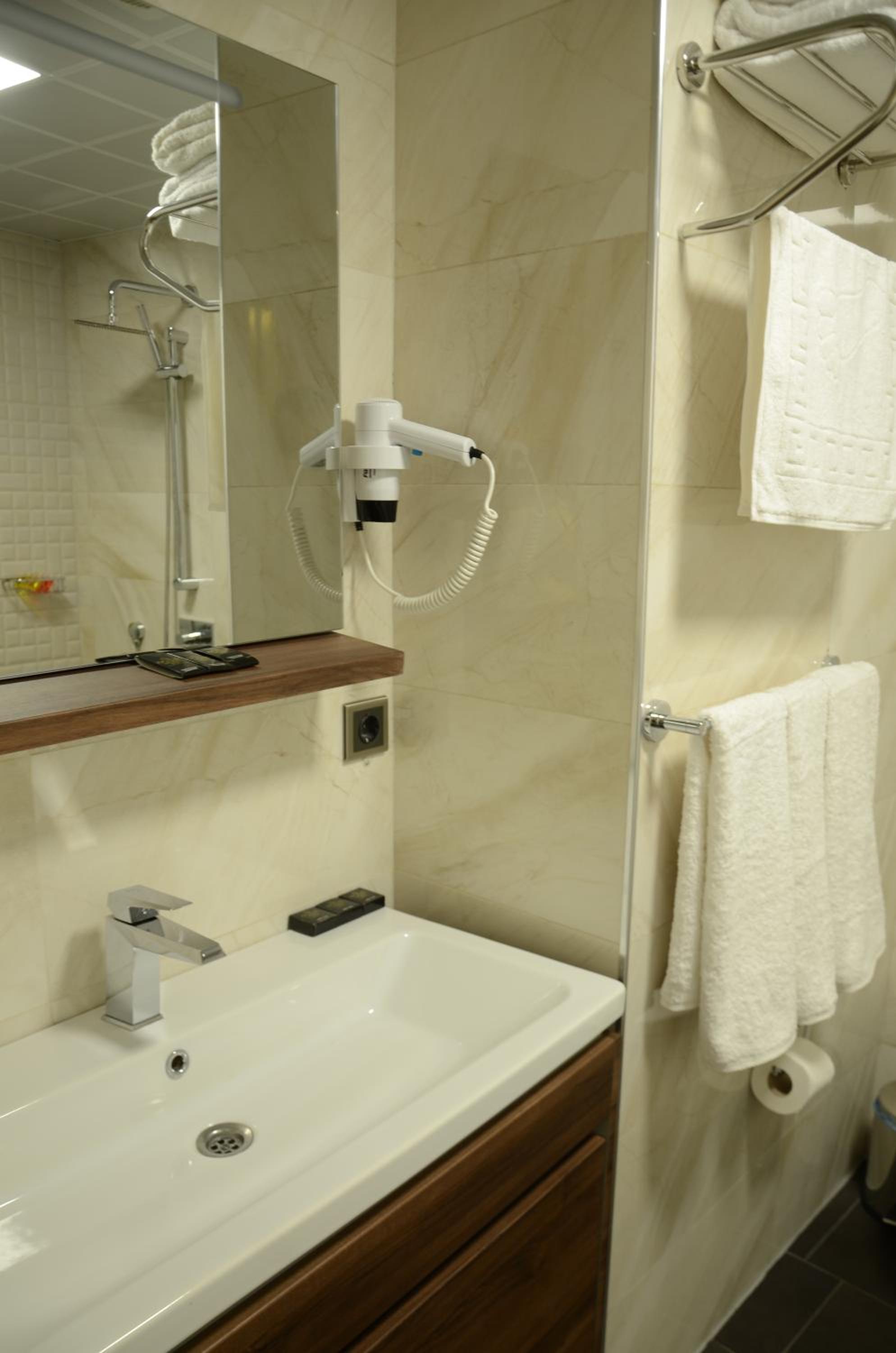Standard Double Or Twin Room photo 3