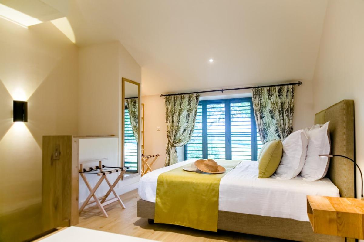 Luxury Suite with Spa Bath - Nature - Photo 15