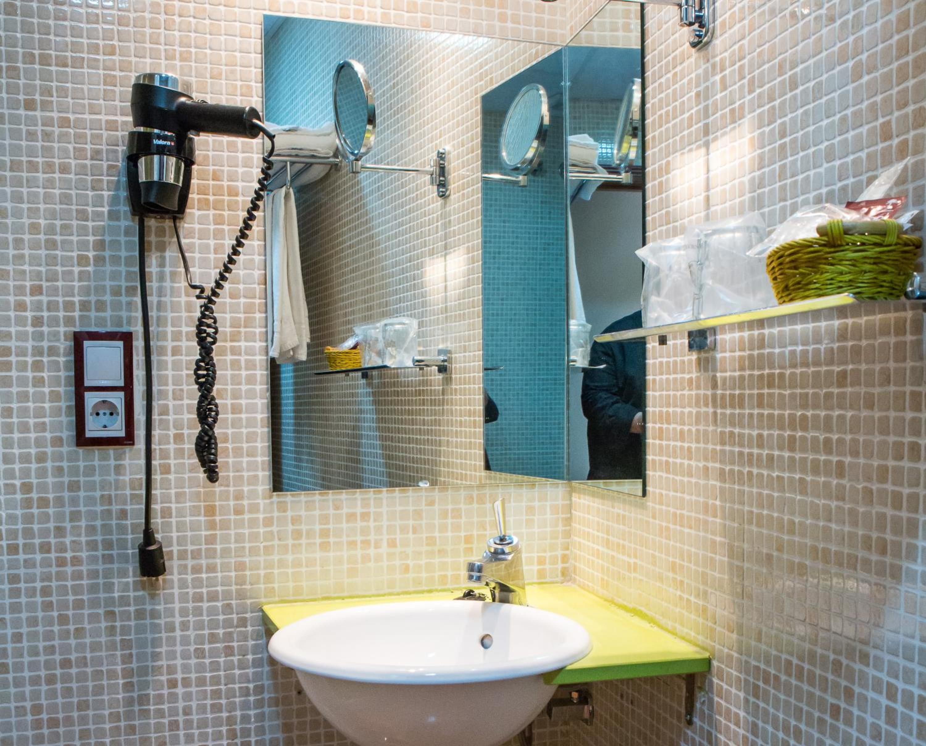Double or Twin Room photo 3