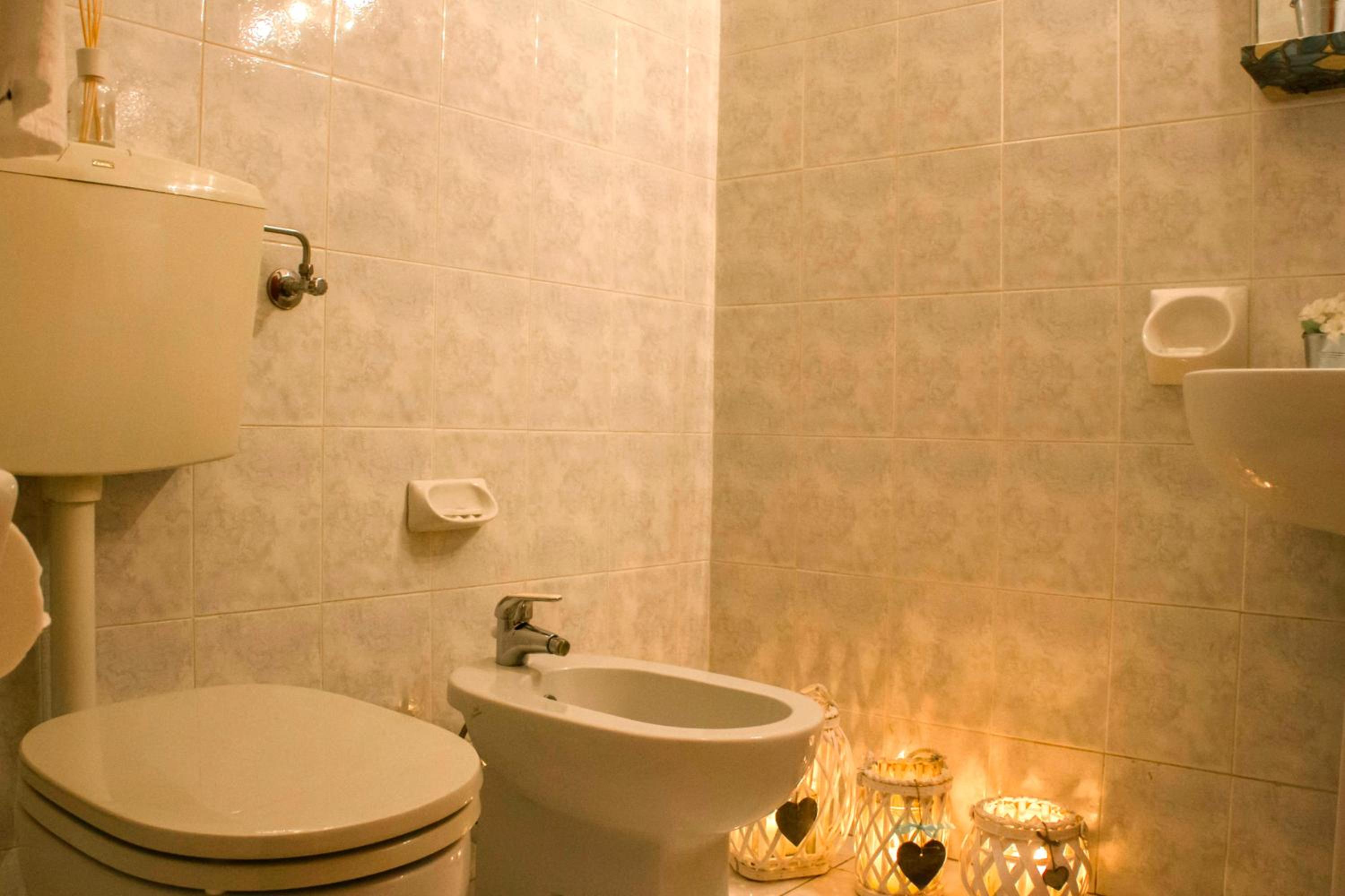 Double Room with Balcony - Photo 13
