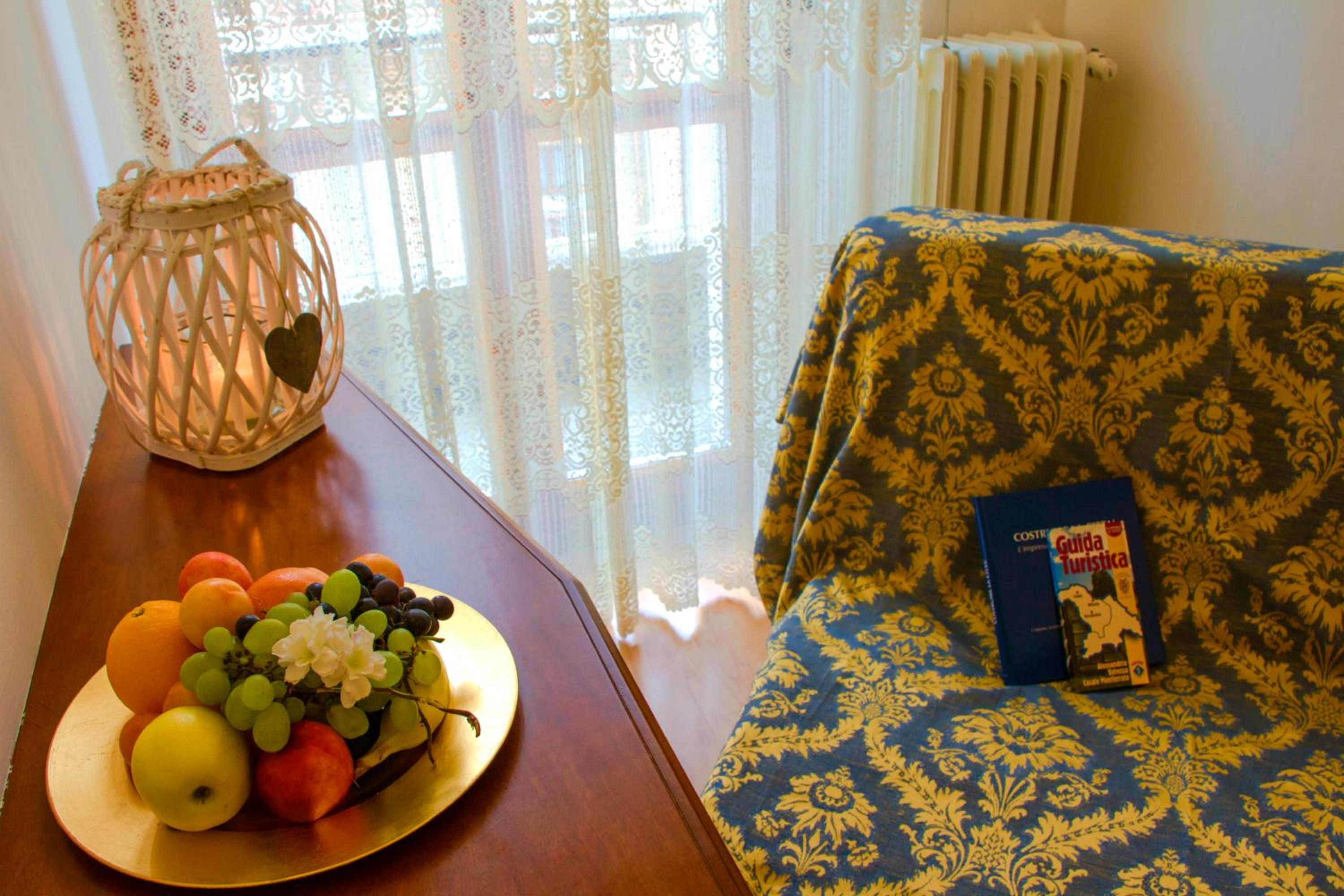 Double Room with Balcony - Photo 9