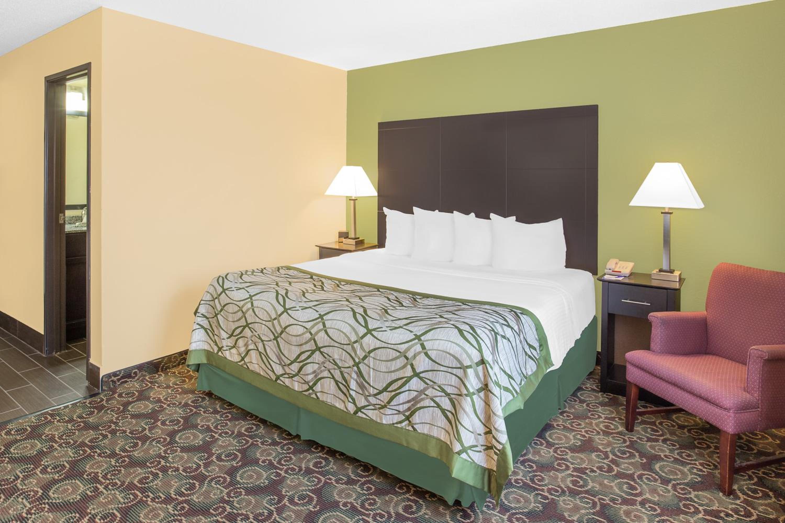King Room- Non-Smoking photo 2