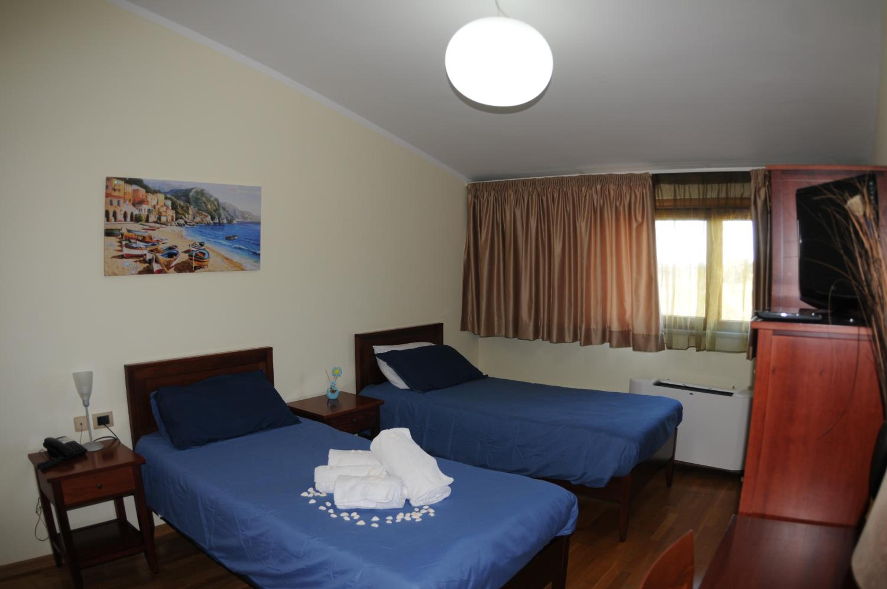 Budget Twin Room - Photo 1