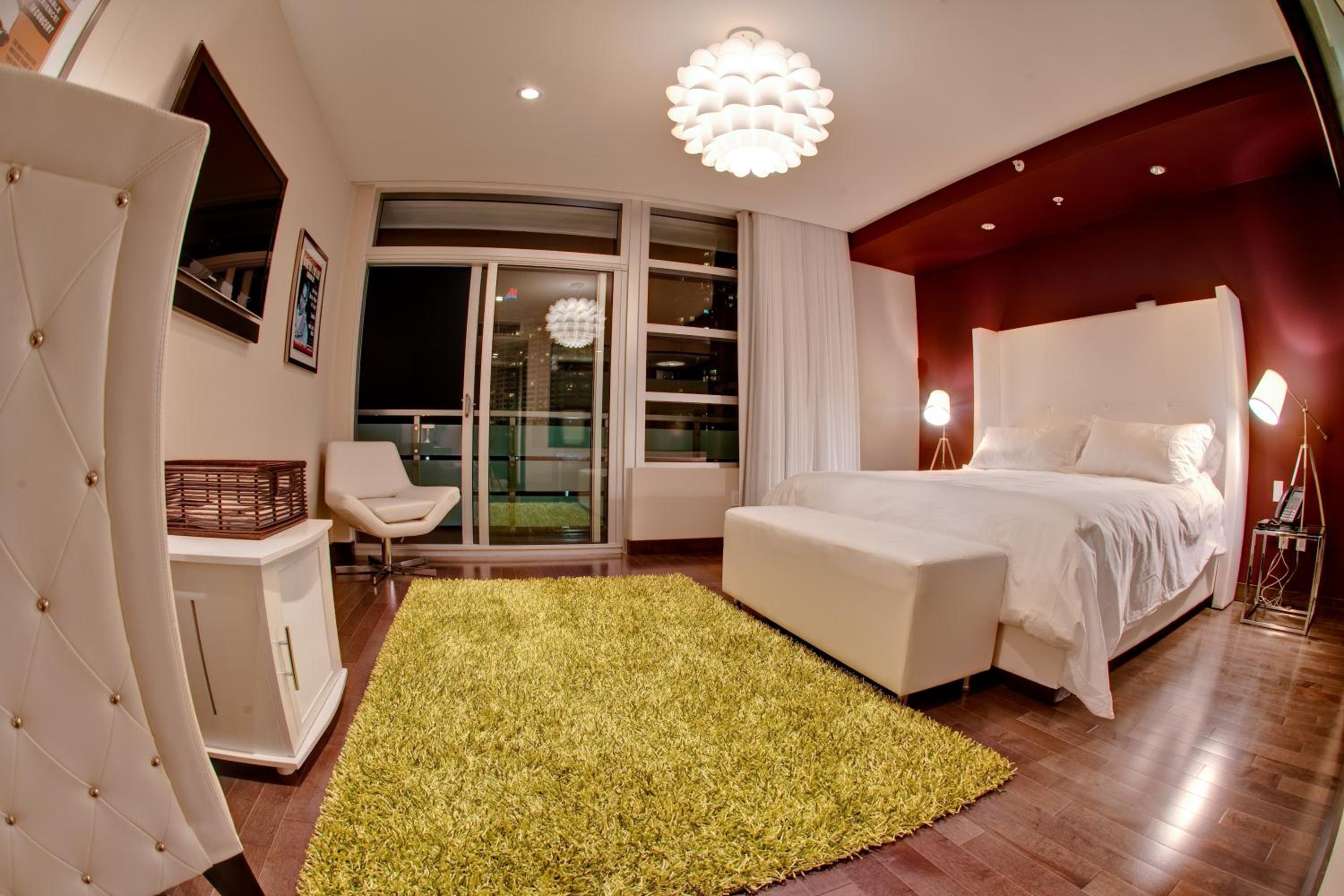 Prime King Balcony Room - Photo 7