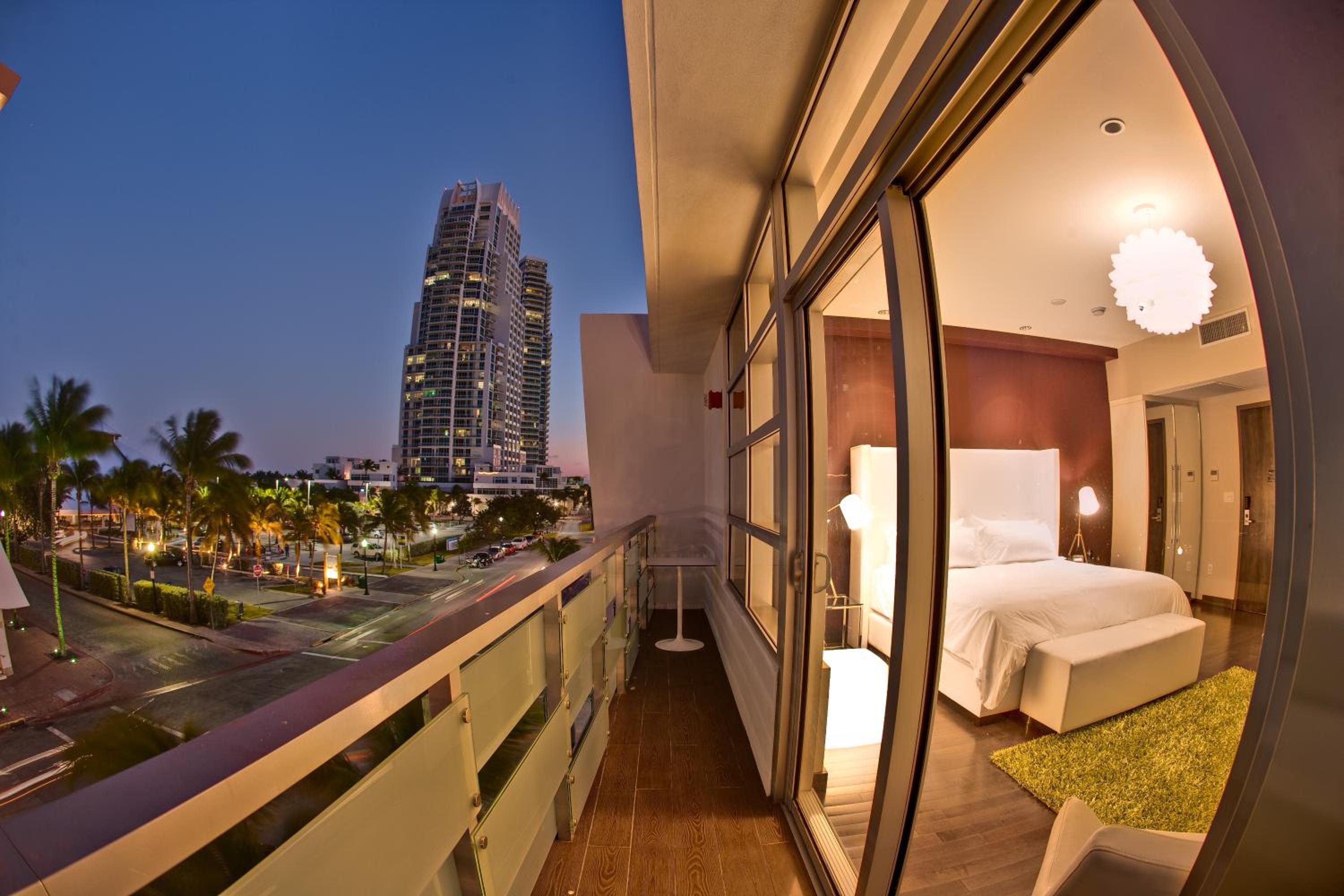 Prime King Balcony Room - Photo 8