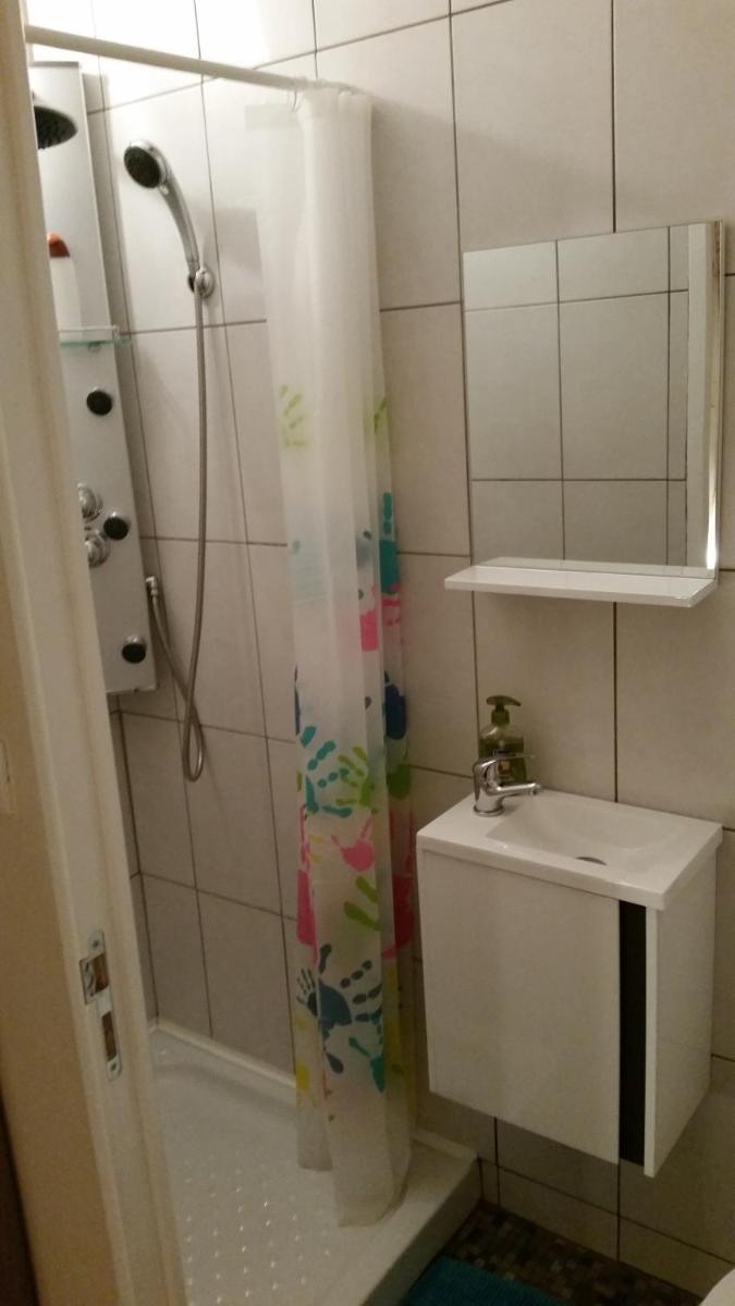 Twin Room with Private Bathroom photo 1