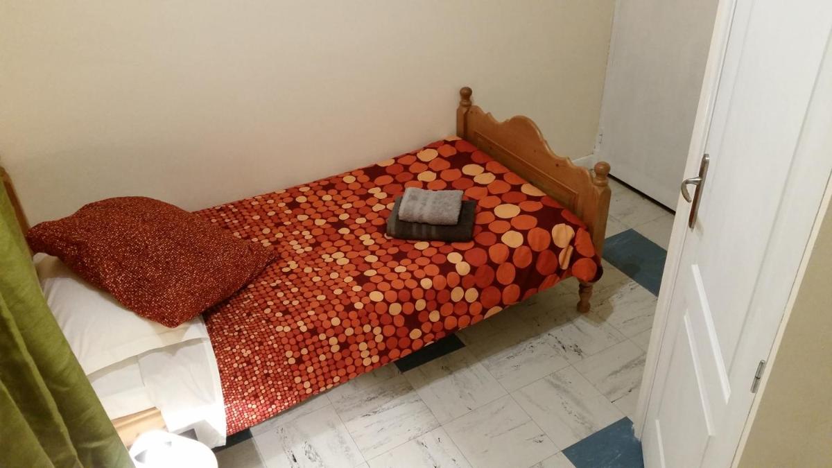 Single Room with Bathroom photo 3