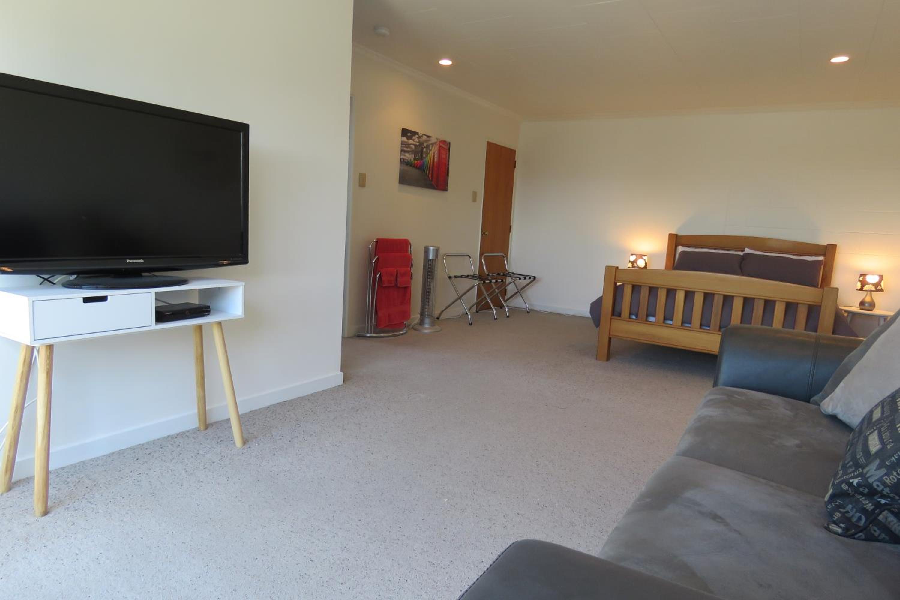 Studio Apartment - Photo 2