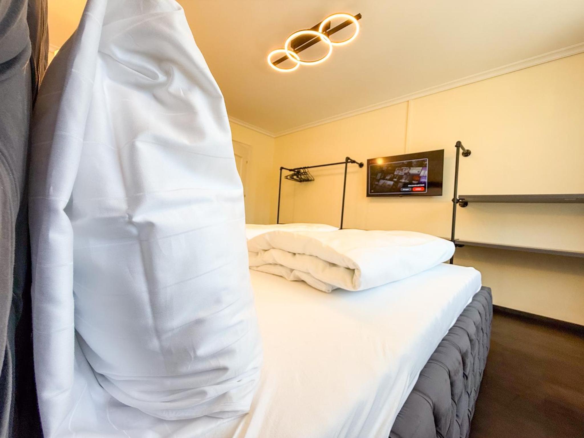One-Bedroom Apartment with Balcony and Mountain View photo 1