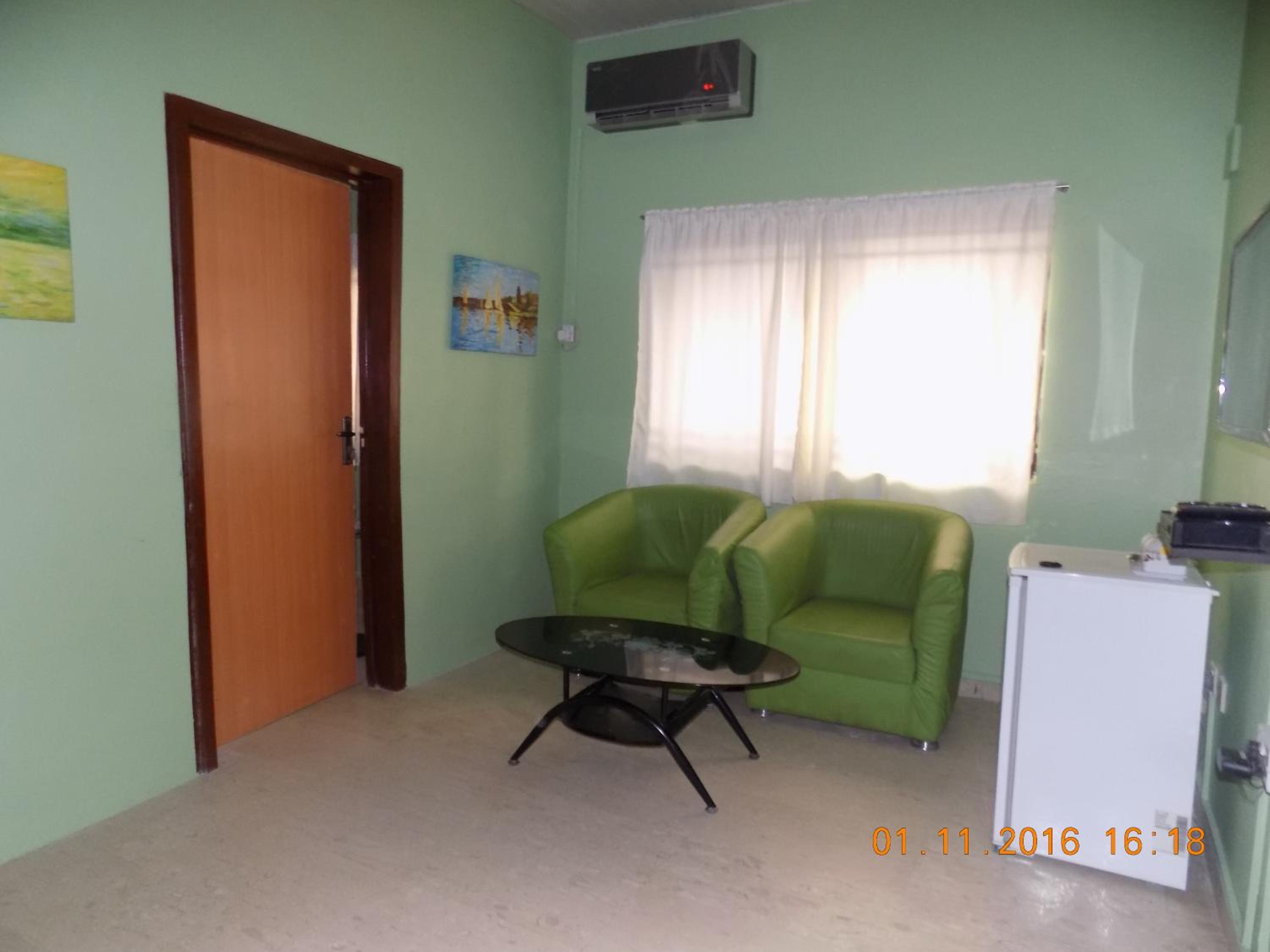 One-Bedroom Apartment photo 1
