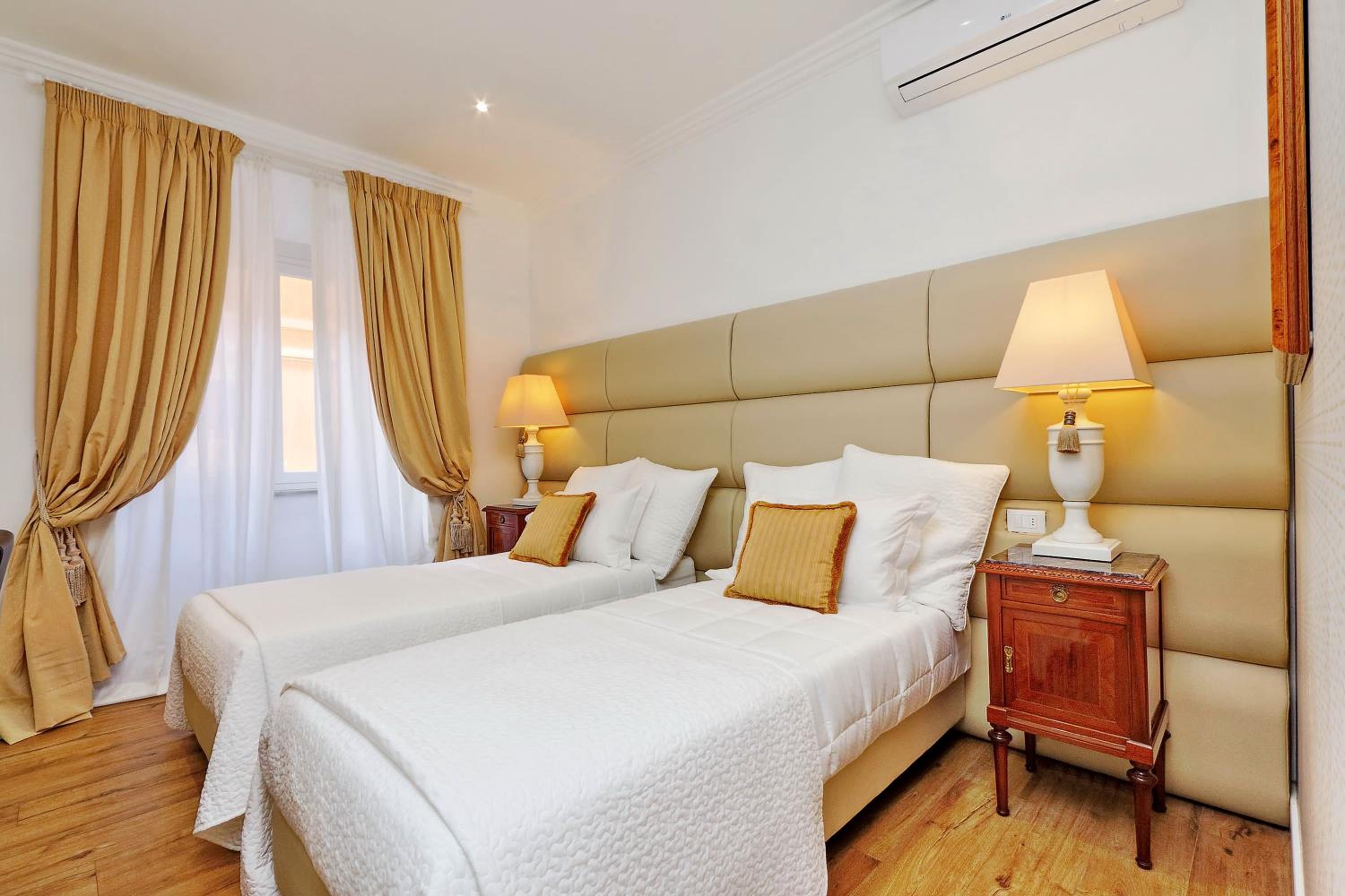 Double or Twin Room with Private Bathroom photo 2