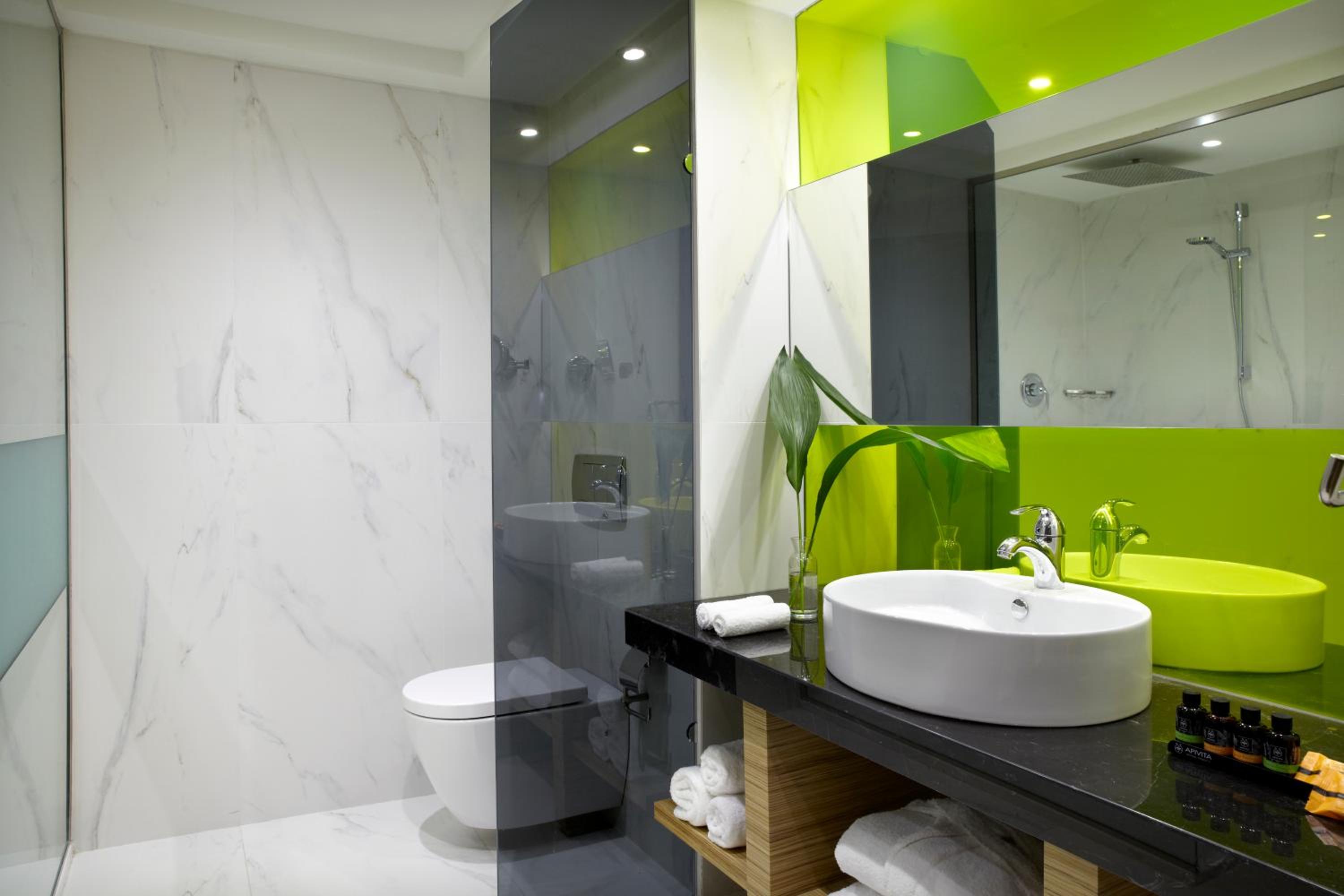 Junior Suite with City View - Photo 3
