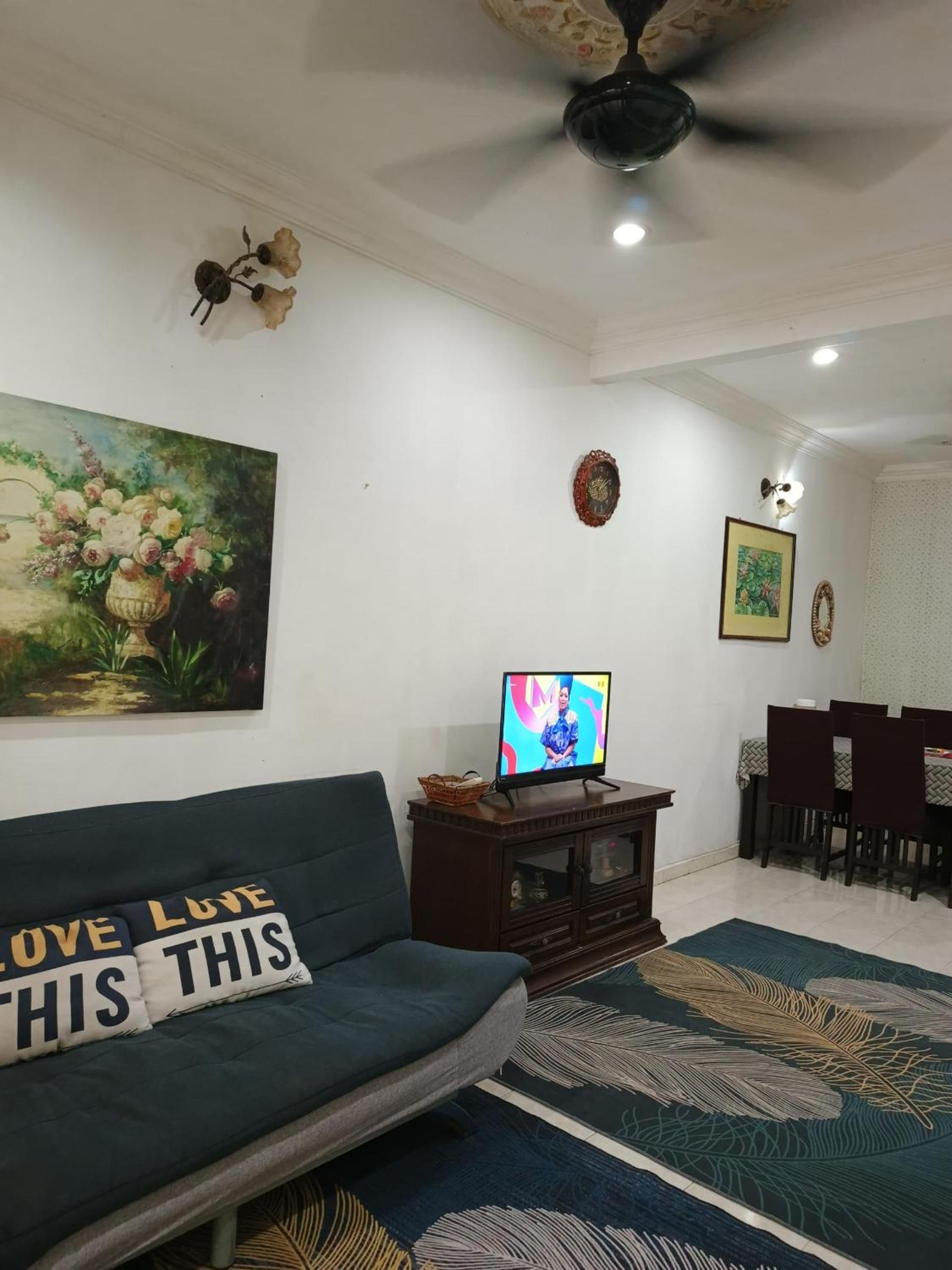 Three-Bedroom House photo 3