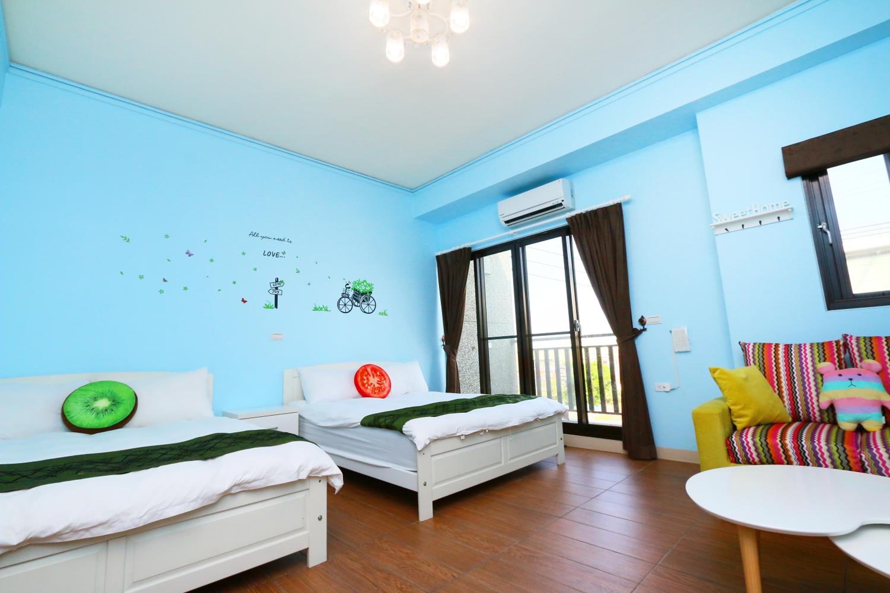 Quadruple Room with Shared Bathroom photo 3