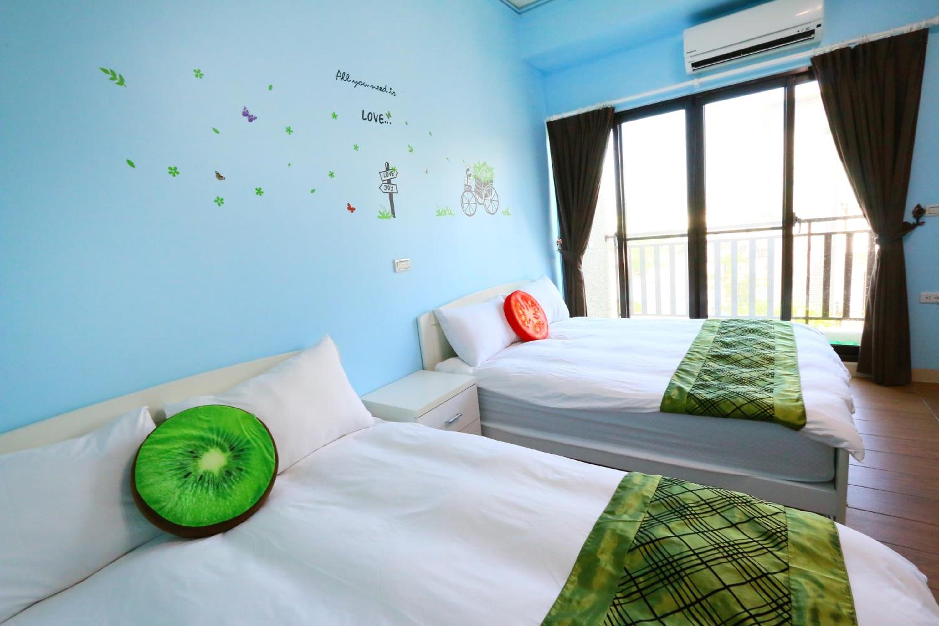 Quadruple Room with Shared Bathroom photo 1
