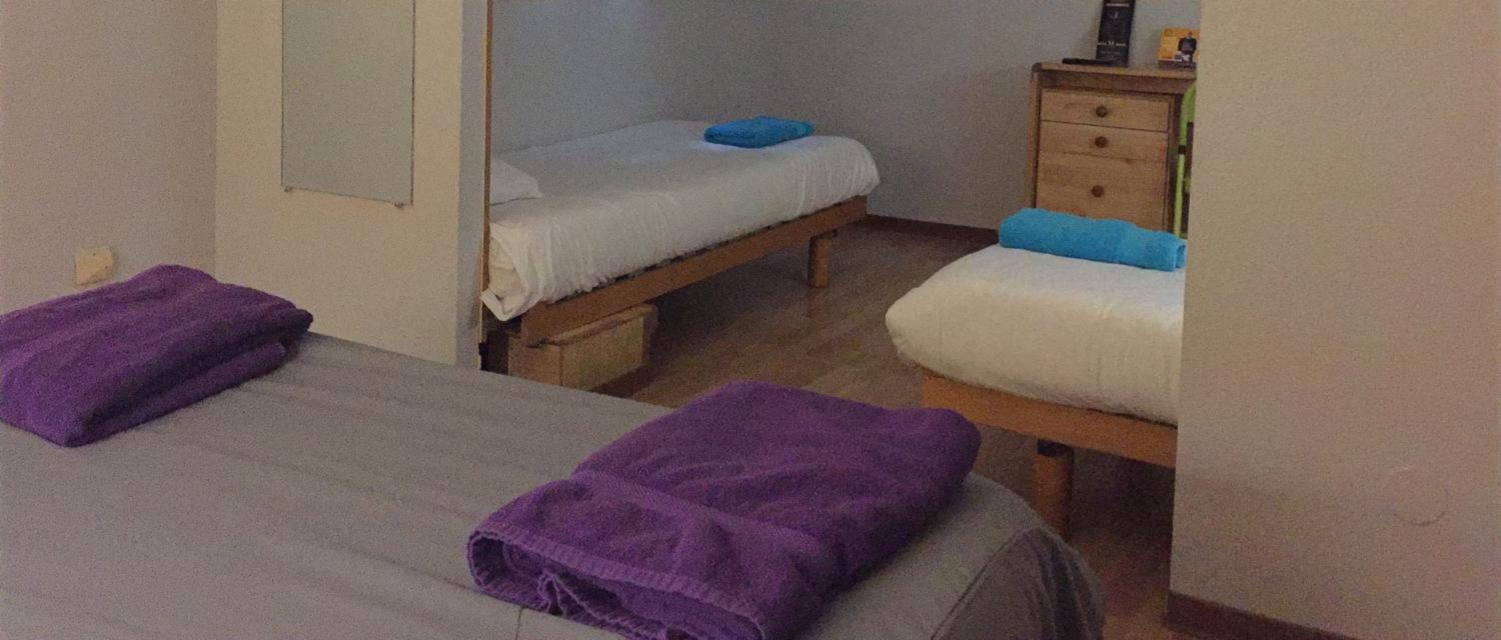 Quadruple Room with 1 Double Bed and 2 Single Beds - Photo 4
