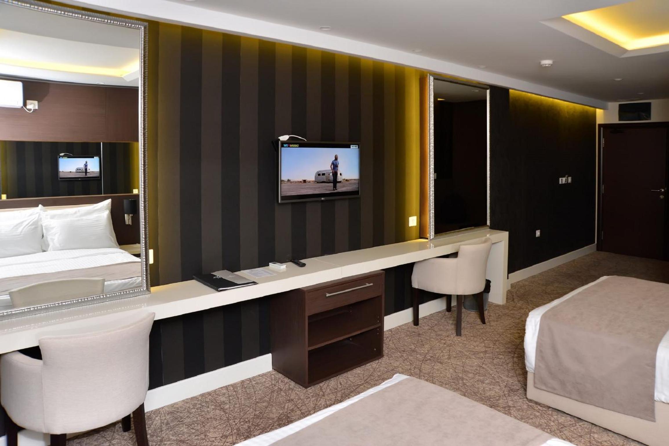 Standard Family Room - Photo 2