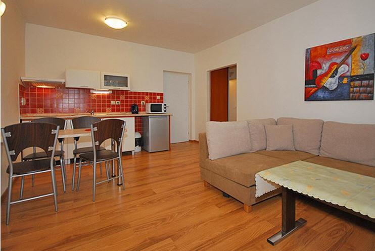 Apartment (4 Adults) photo 2