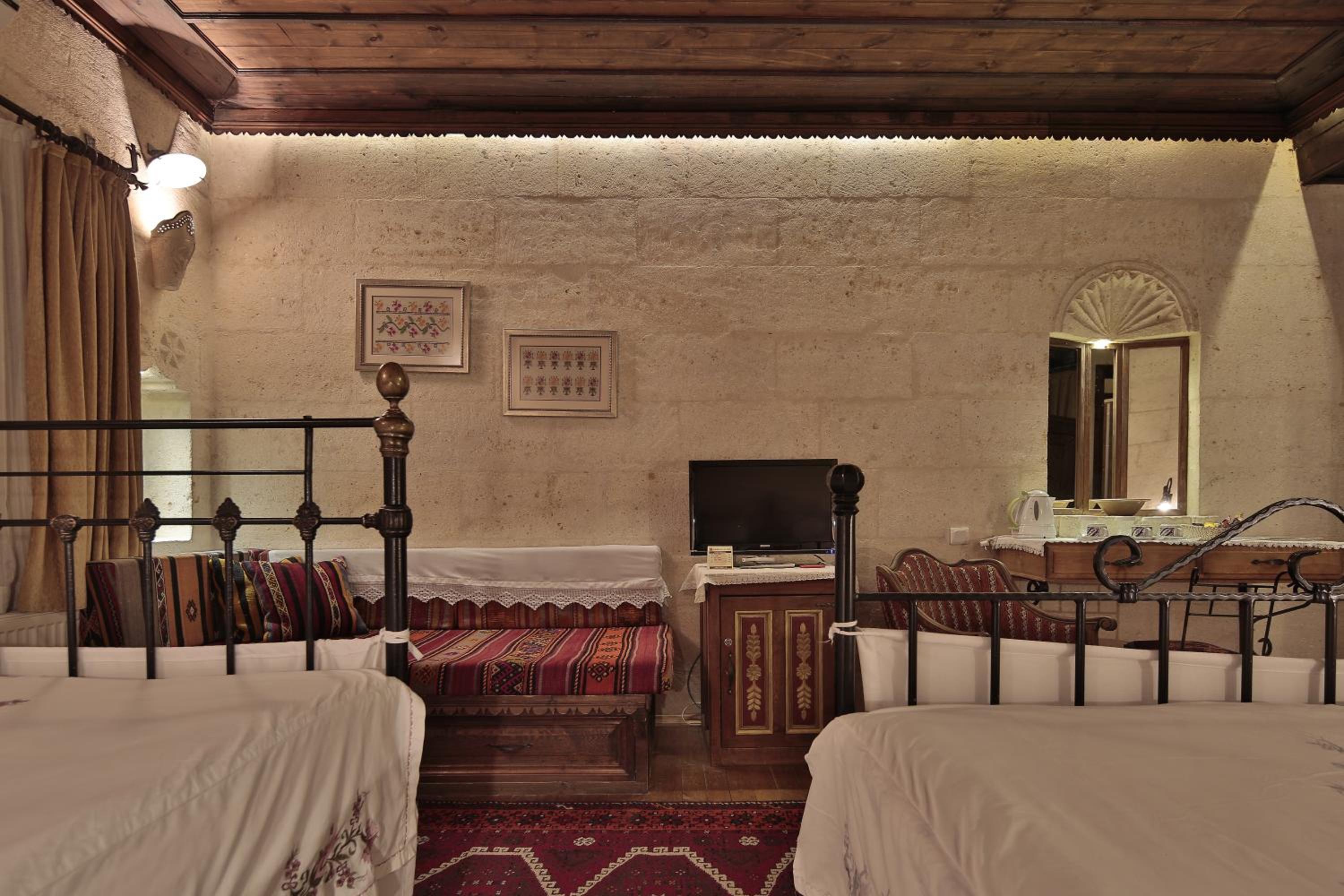 Deluxe Triple Room photo 3