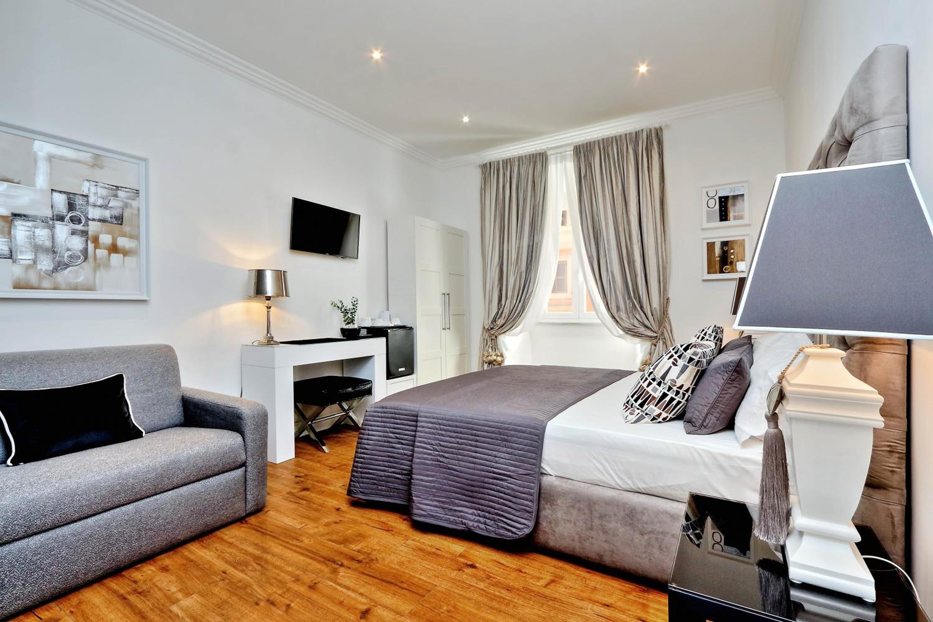 Double or Twin Room with Private Bathroom photo 3