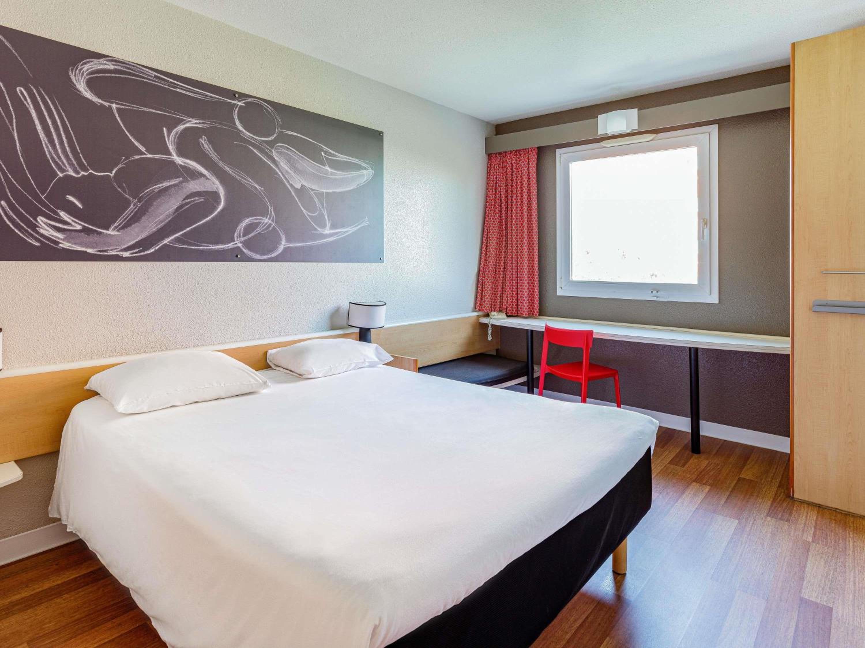 Standard One Double Bed - Photo 1