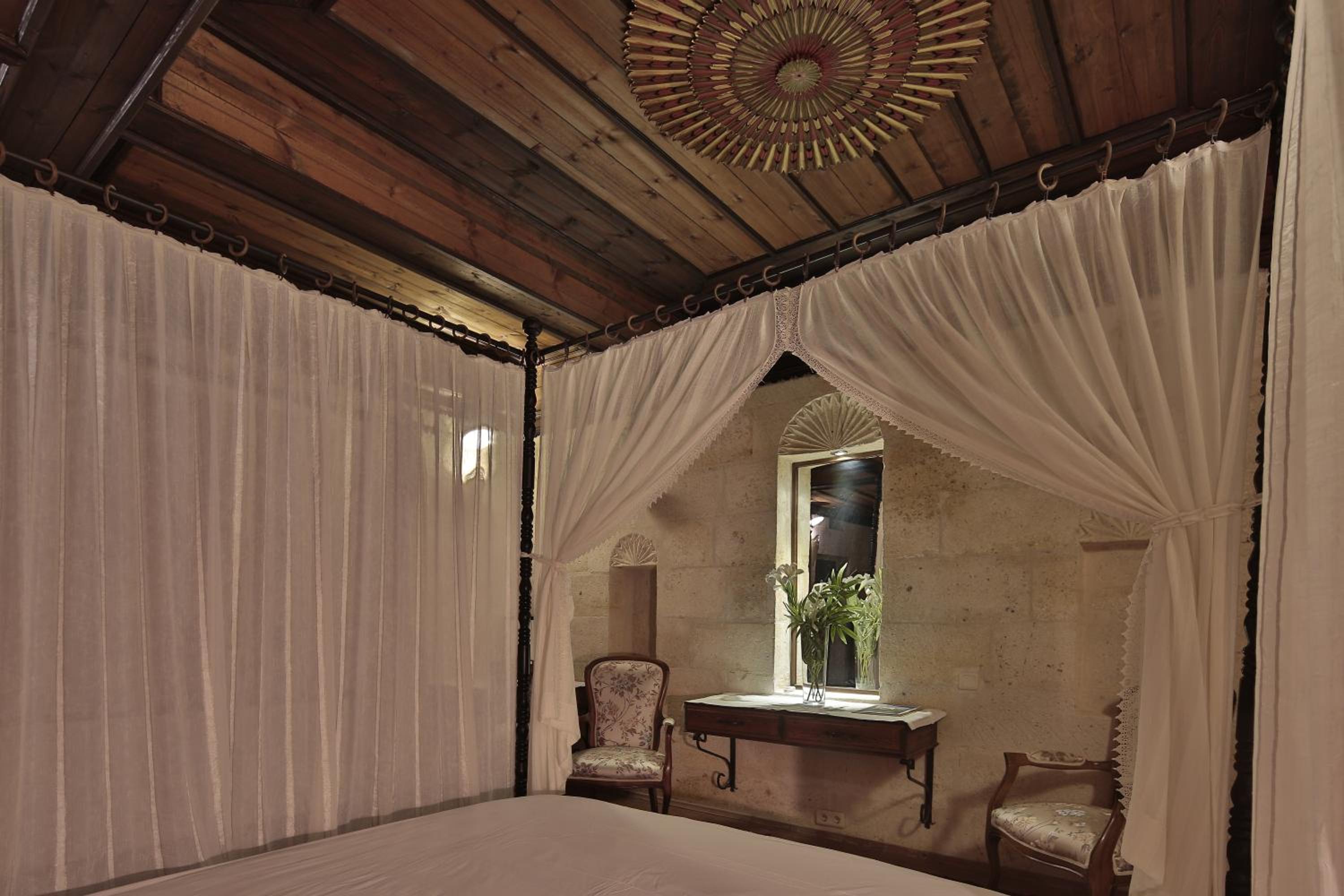Honeymoon Suite photo 2