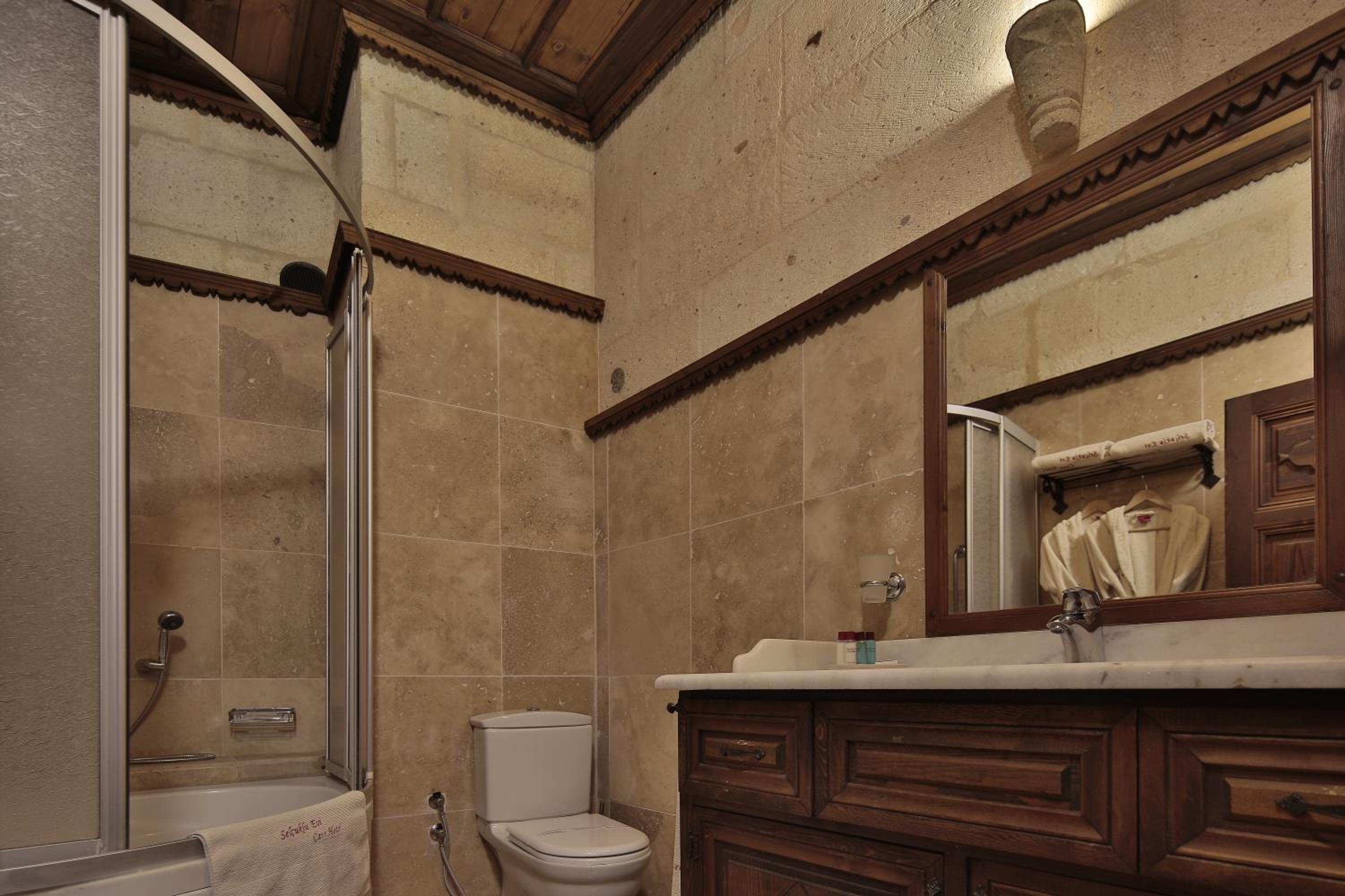 Honeymoon Suite photo 3