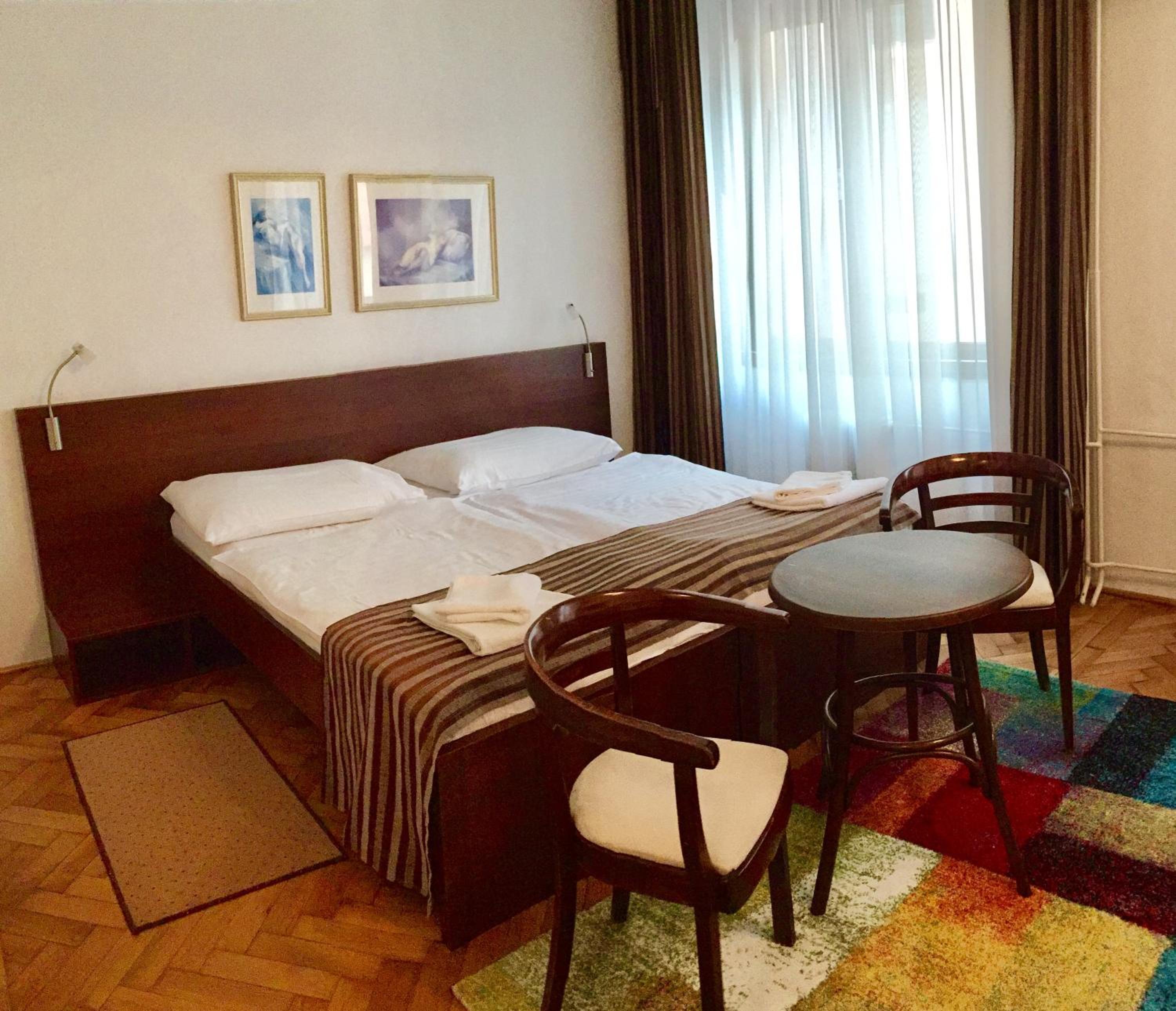 Classic Double Room - Photo 9