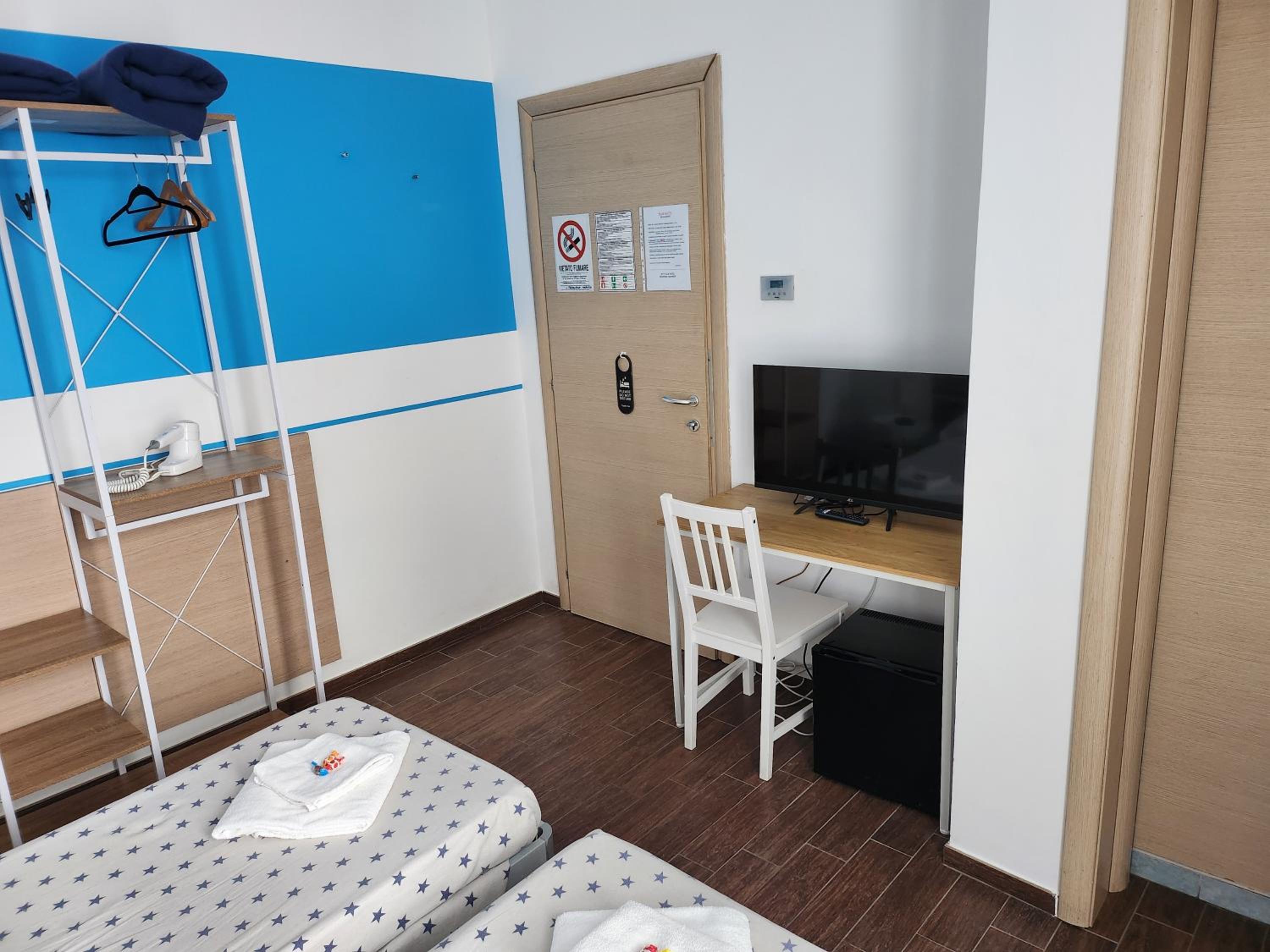 Standard Twin Room photo 2