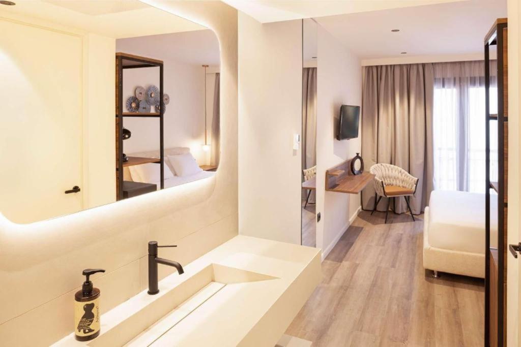 Deluxe Double or Twin Room with Balcony