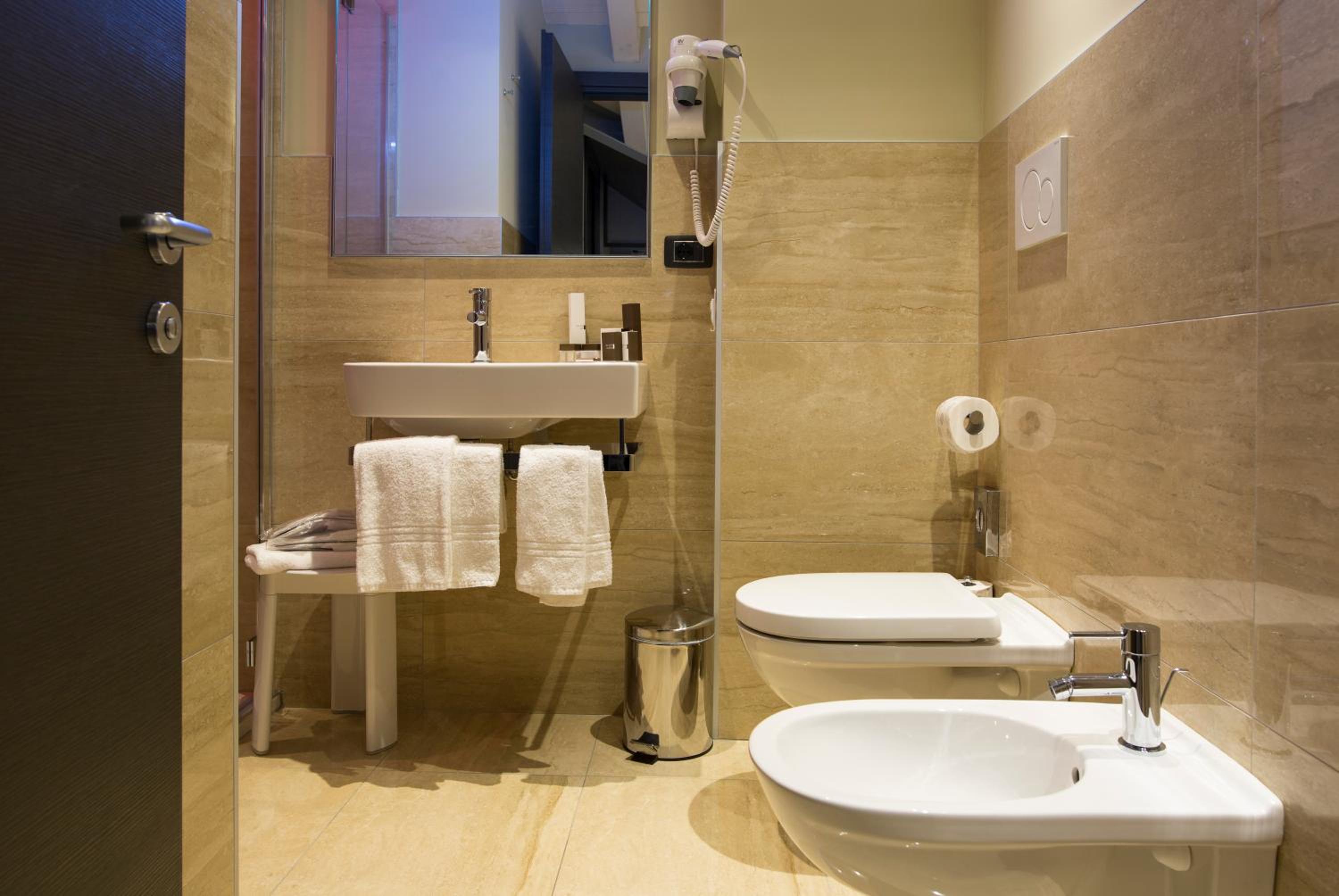 Standard Double or Twin Room photo 3