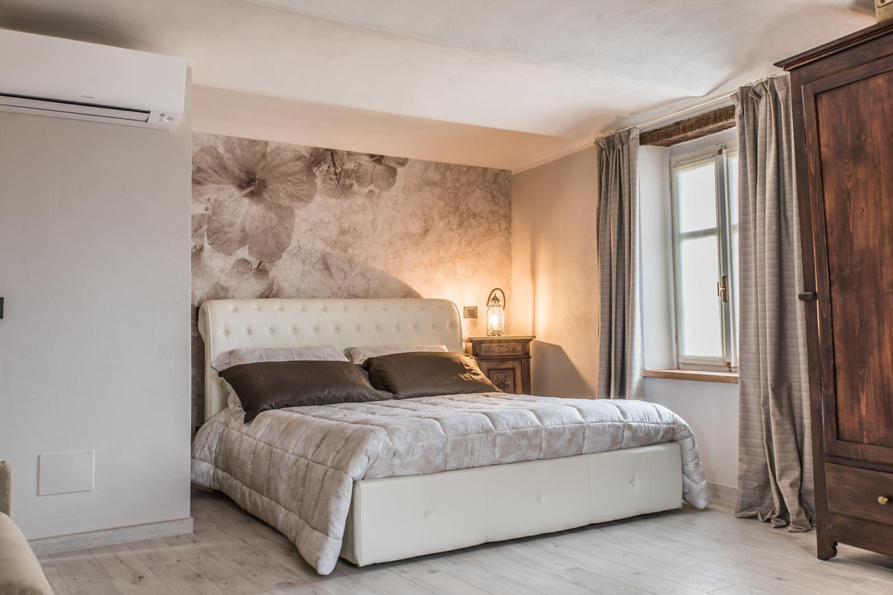 Deluxe Double Room with Extra Bed photo 1
