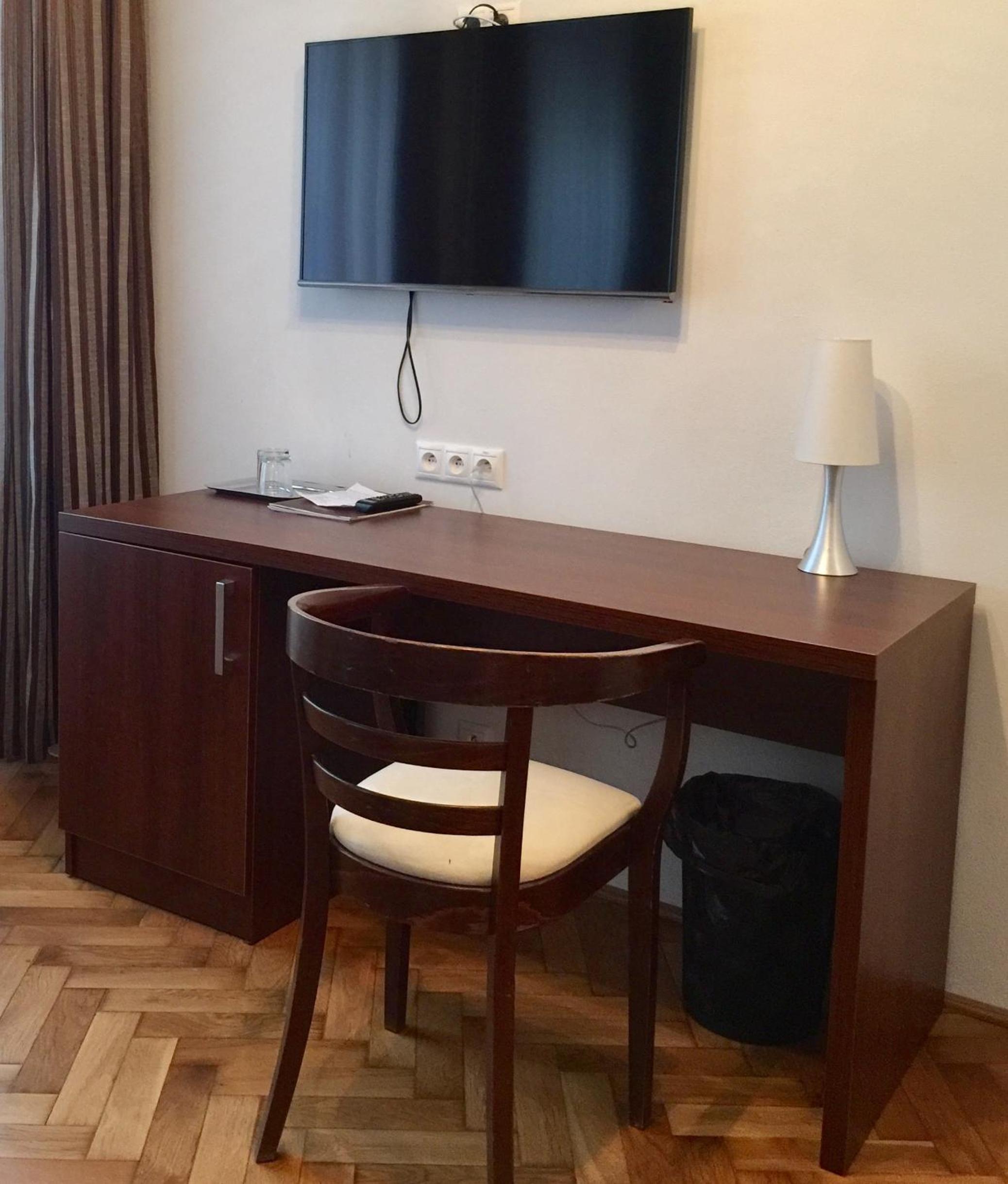 Standard Double Room with 2 Extra Beds - Photo 2