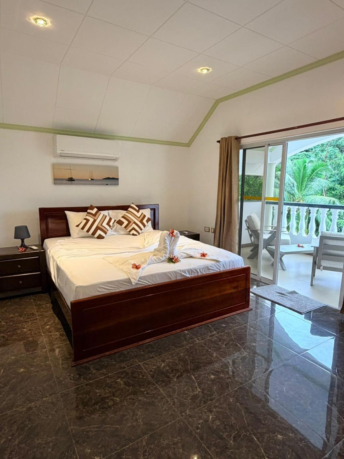 Three-Bedroom Villa photo 1