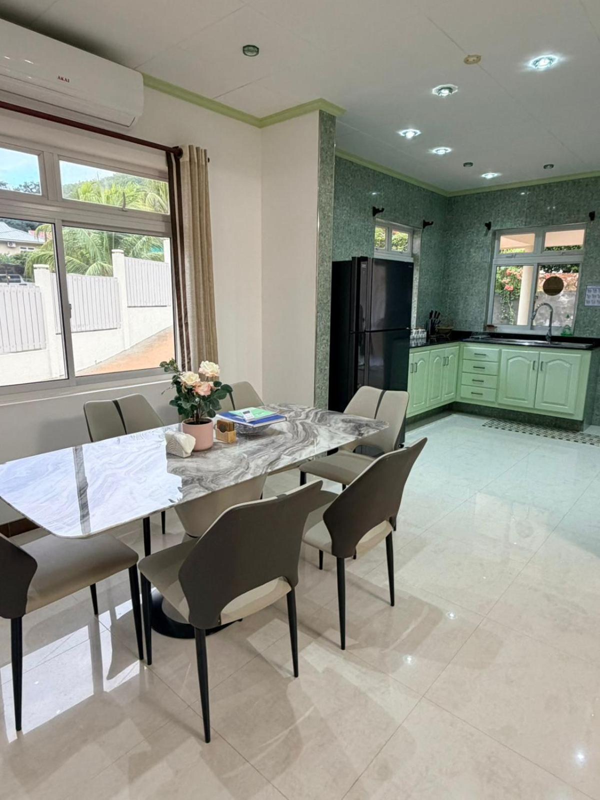 Three-Bedroom Villa photo 3