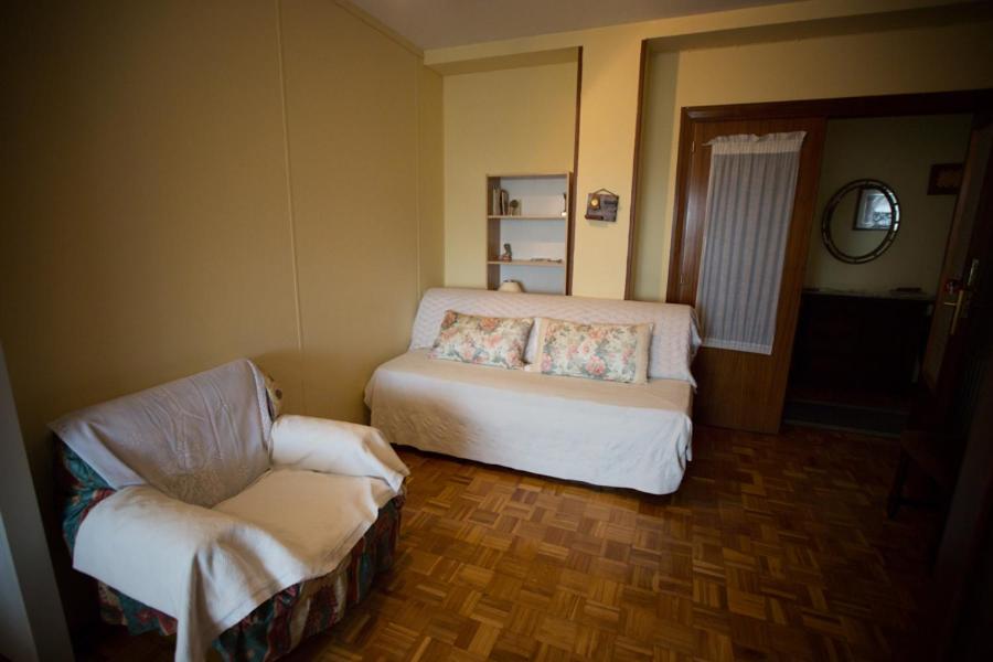Triple Room with Extra Bed and Private Bathroom photo 2