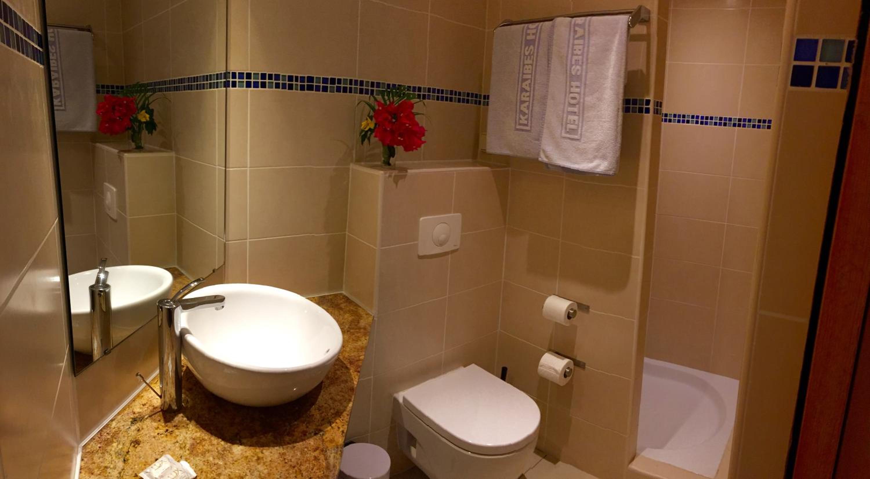 Twin Room - Photo 5