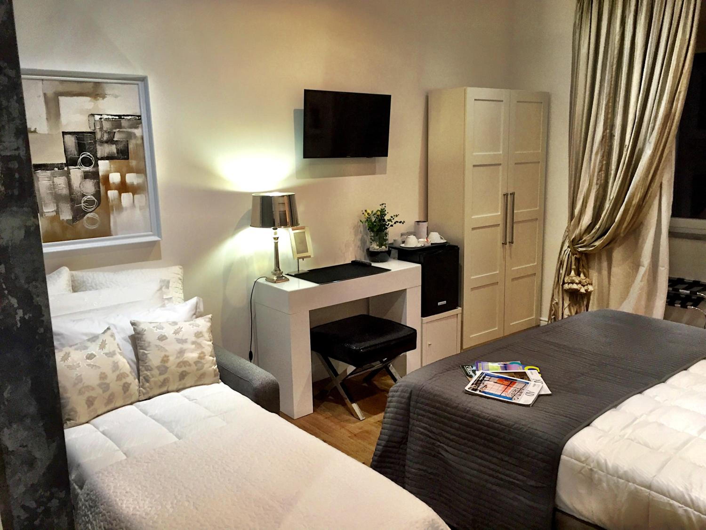 Triple Room With Private Bathroom photo 2