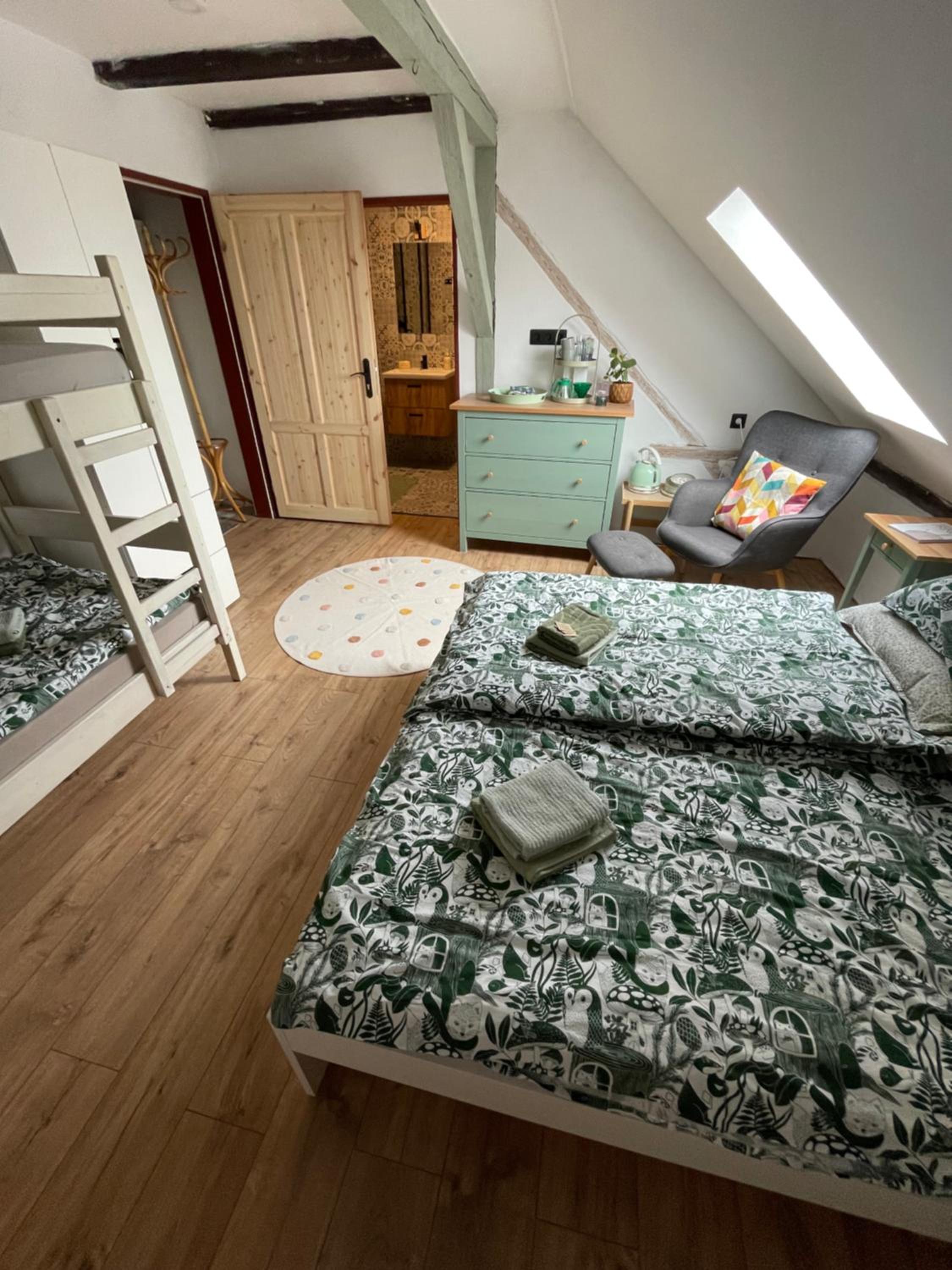 Quadruple Room with Private Bathroom photo 2