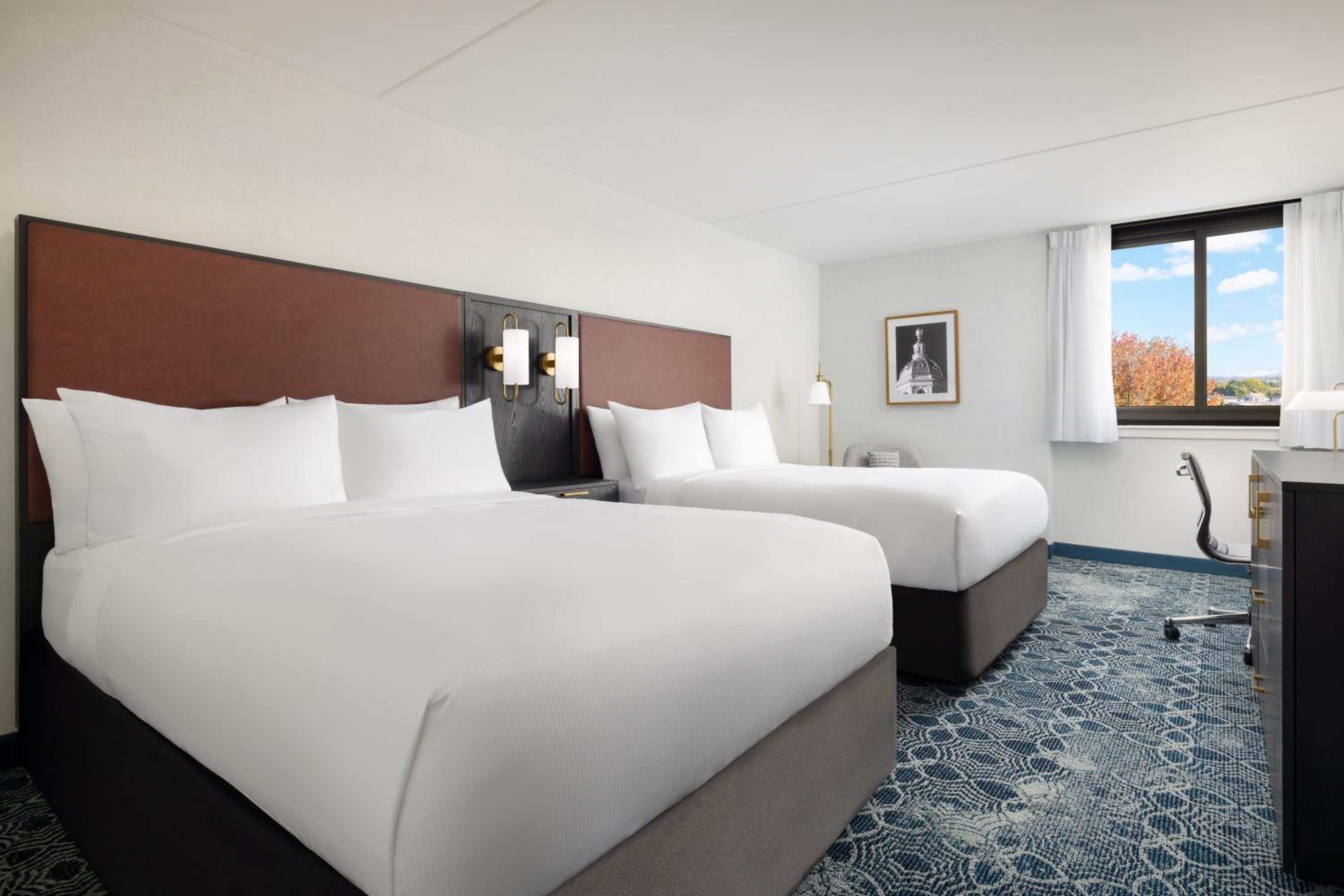 Corner Queen Room with Two Queen Beds - Photo 4