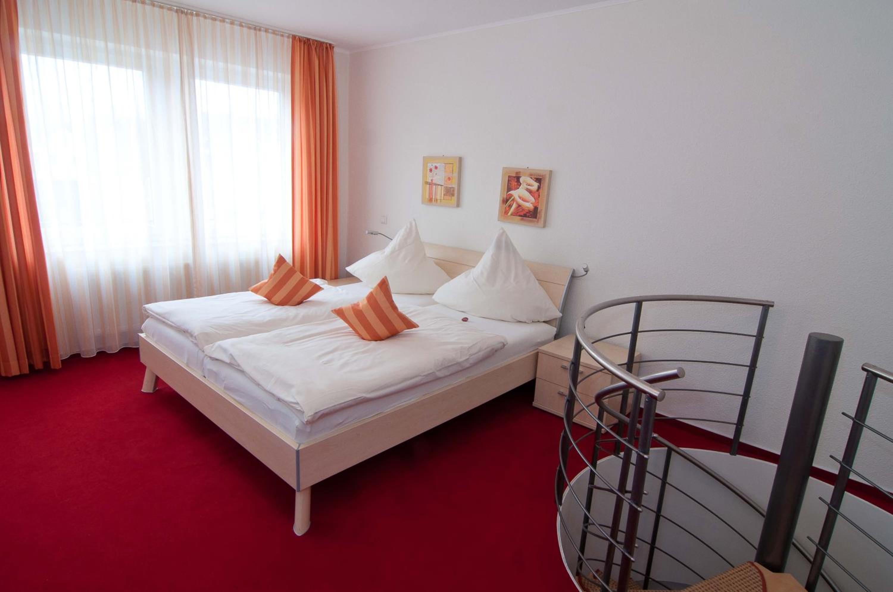 One-Bedroom Apartment - Photo 11