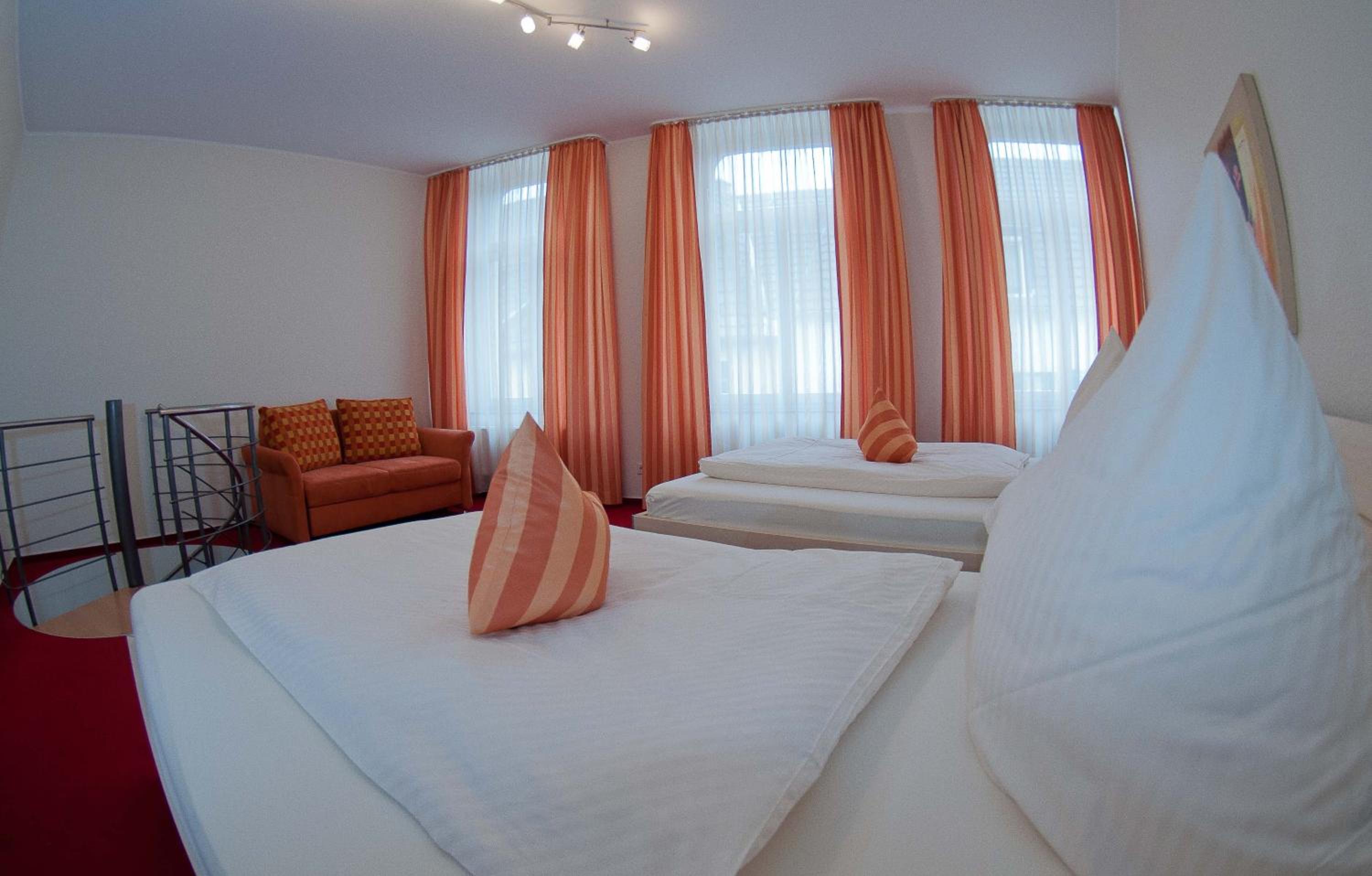 One-Bedroom Apartment - Photo 12
