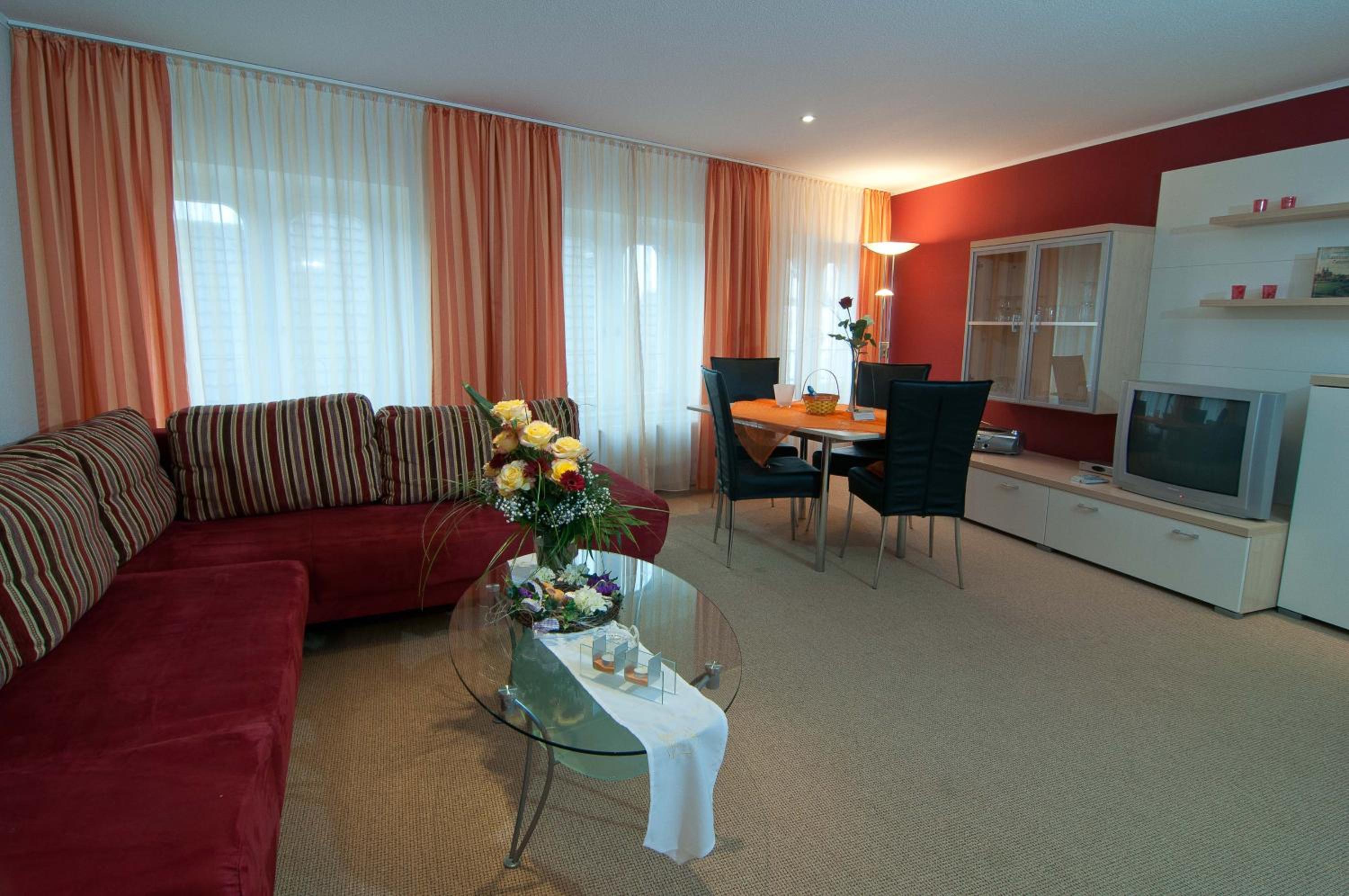One-Bedroom Apartment - Photo 4