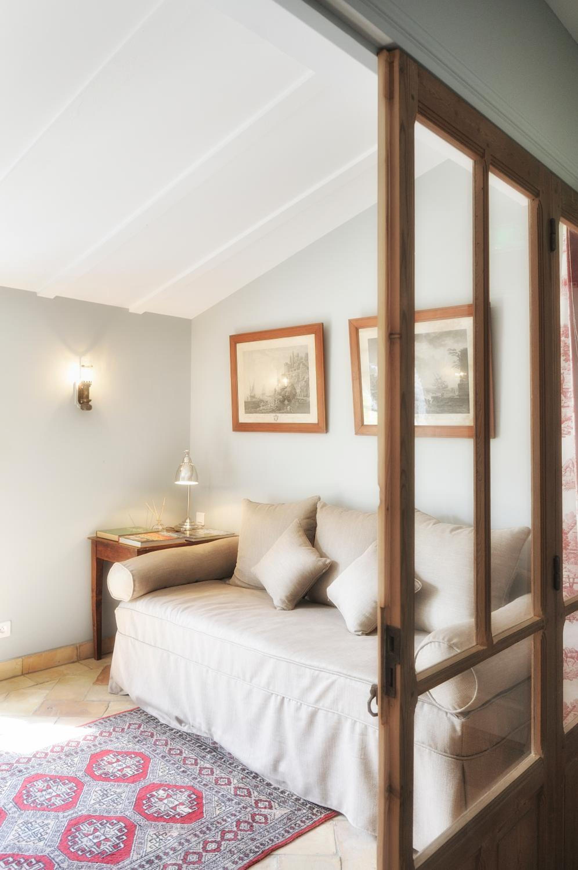 Suite - Main Building - Photo 1