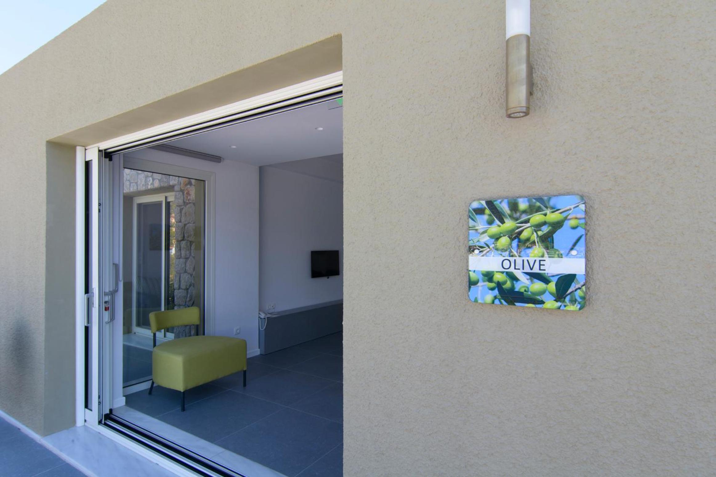 Suite with Sea View (4 Adults) photo 2