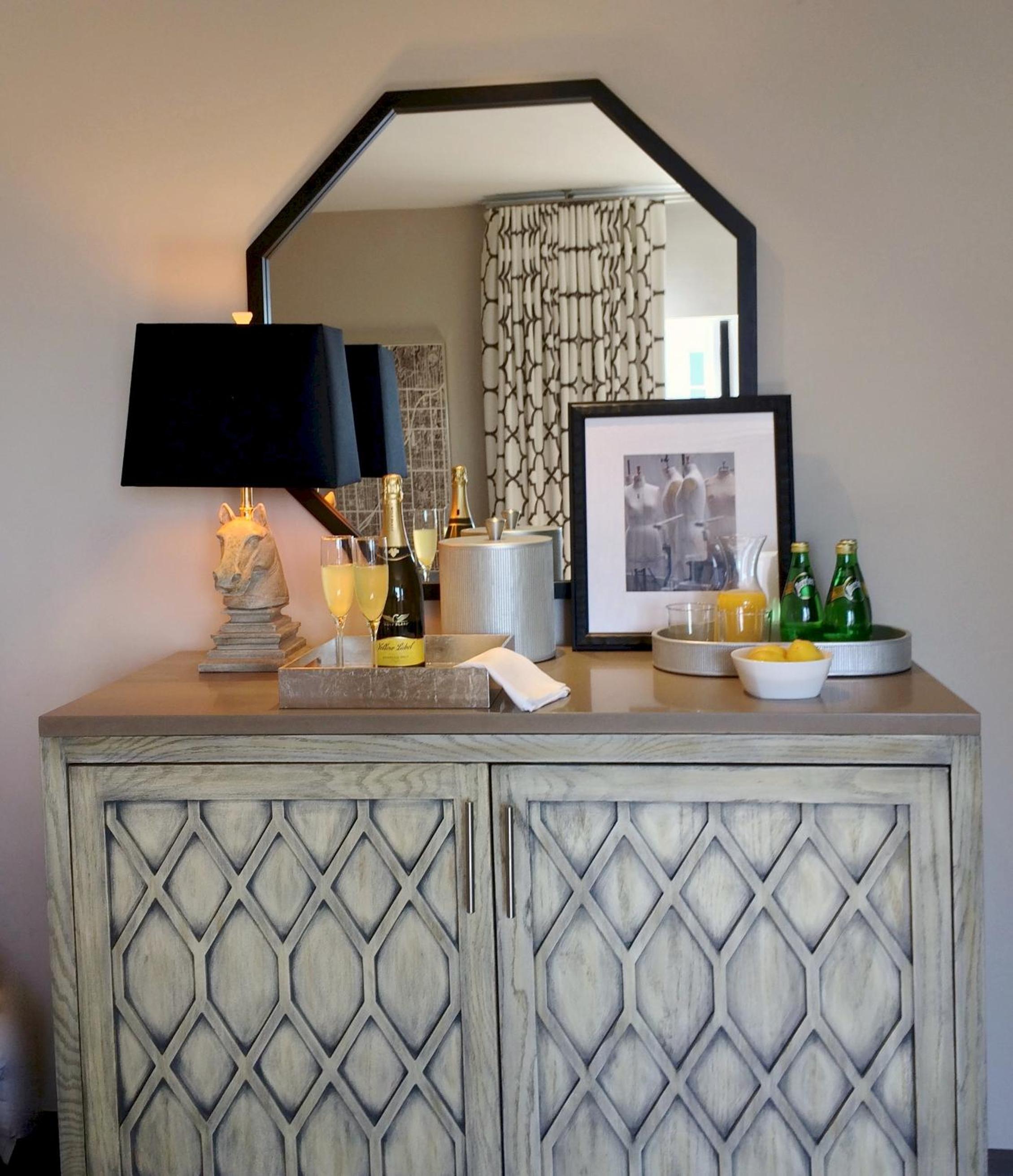 Queen Room with Two Queen Beds thumbnail 5