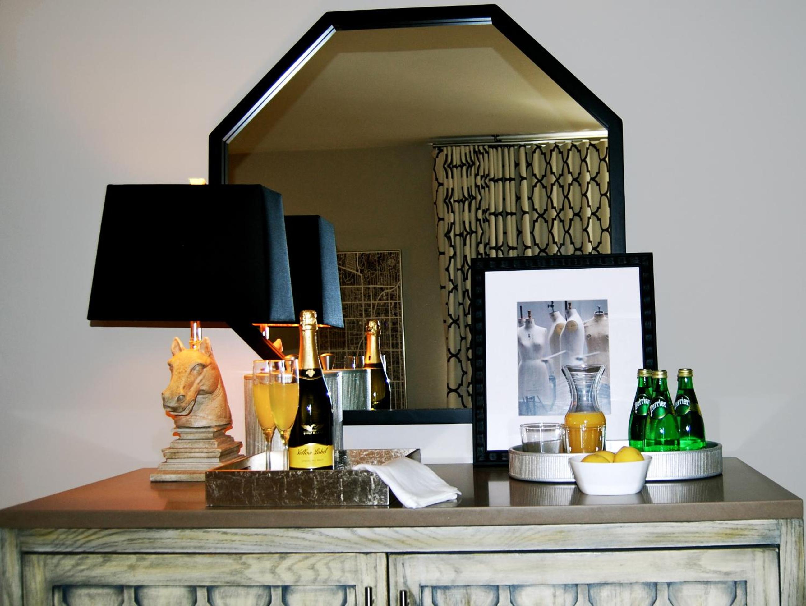 Queen Room with Two Queen Beds thumbnail 6
